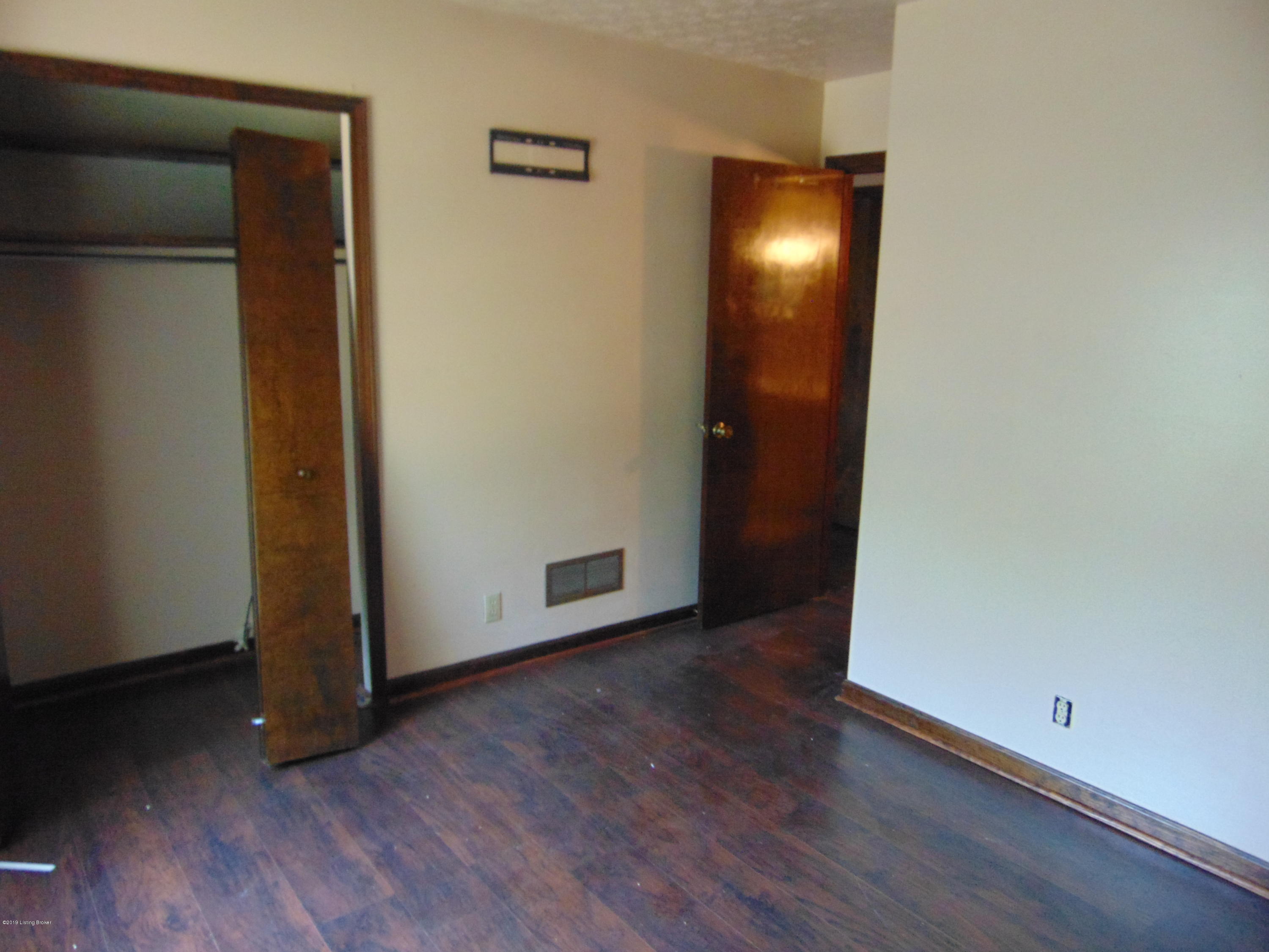6404 Saint Thomas Ct Property Photo 8