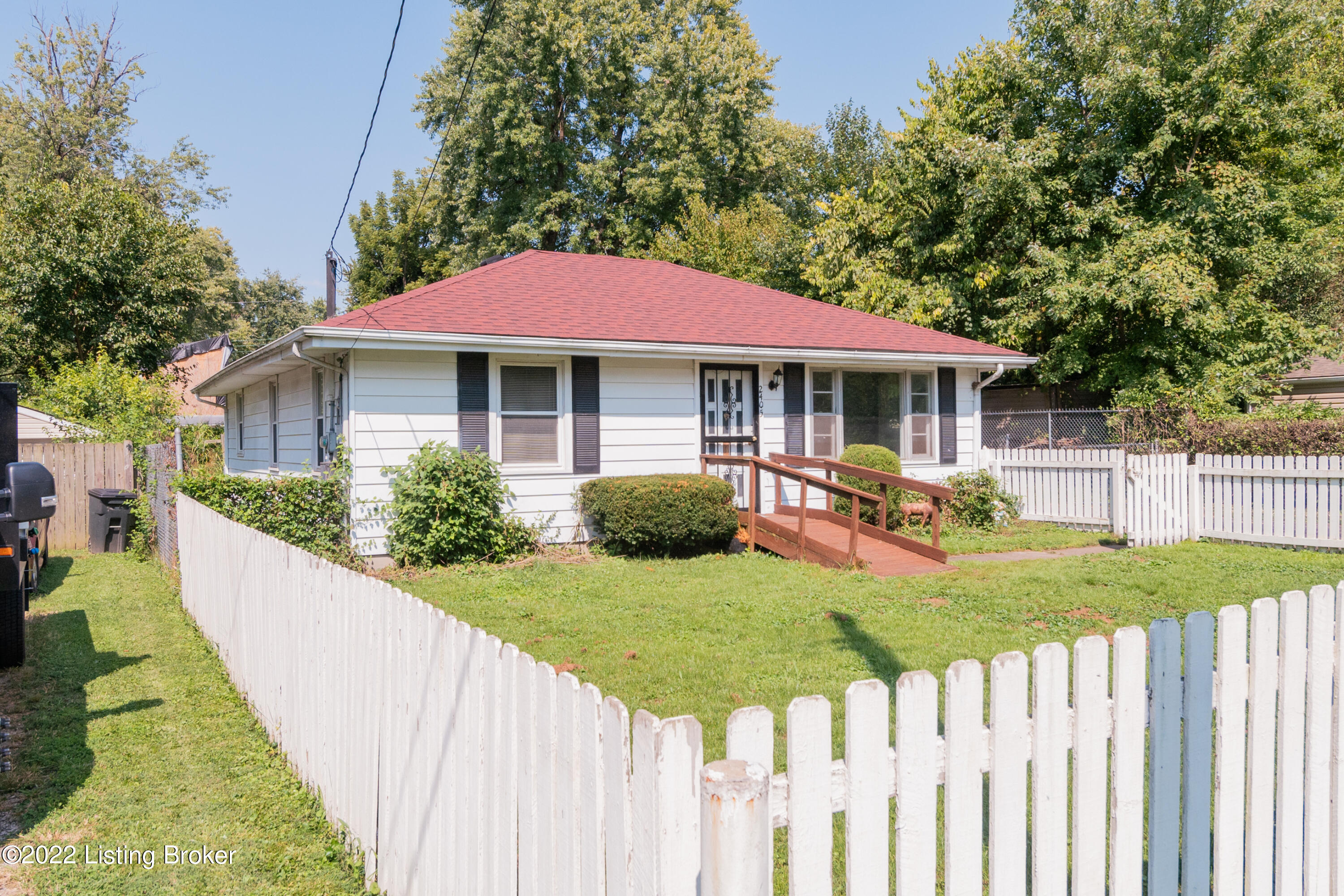 2405 Elmore St Property Photo 2
