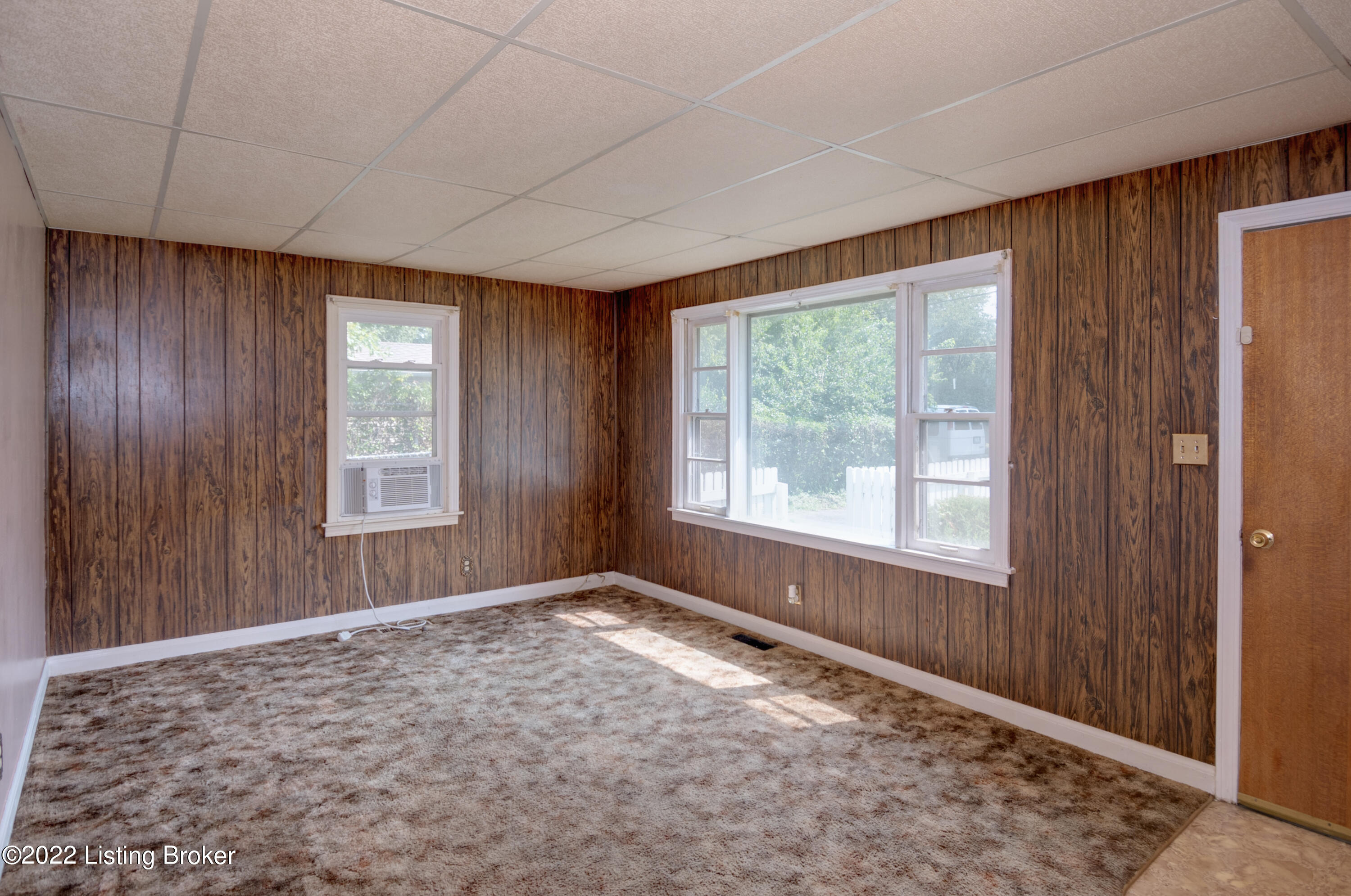 2405 Elmore St Property Photo 5