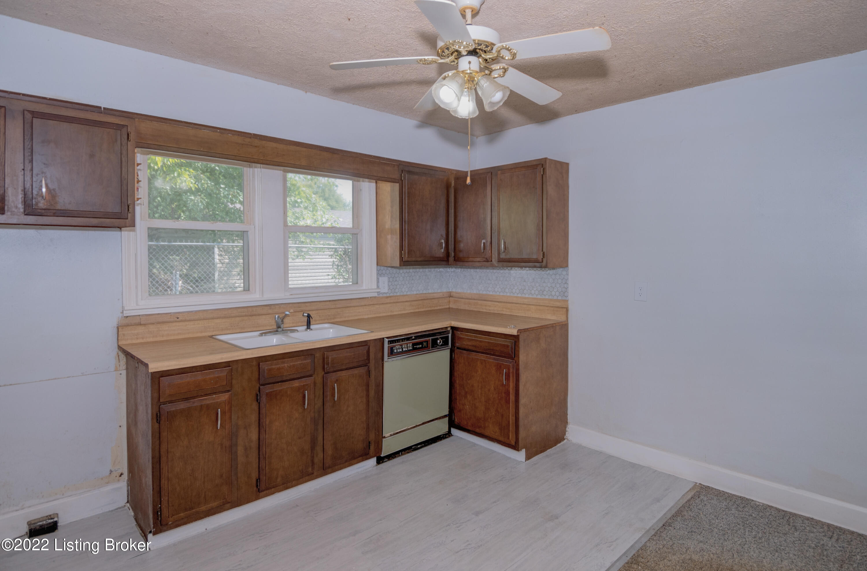 2405 Elmore St Property Photo 8