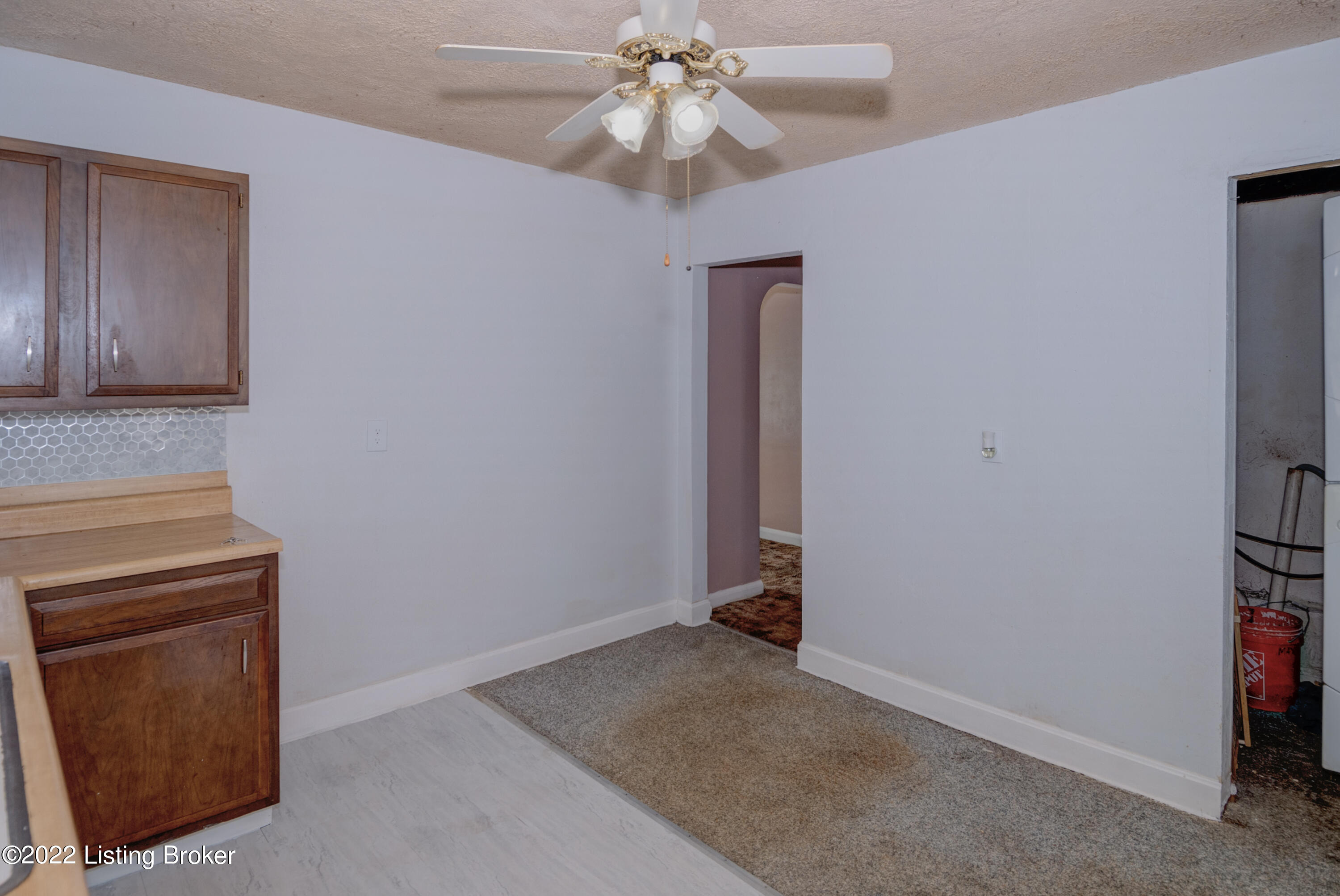 2405 Elmore St Property Photo 9