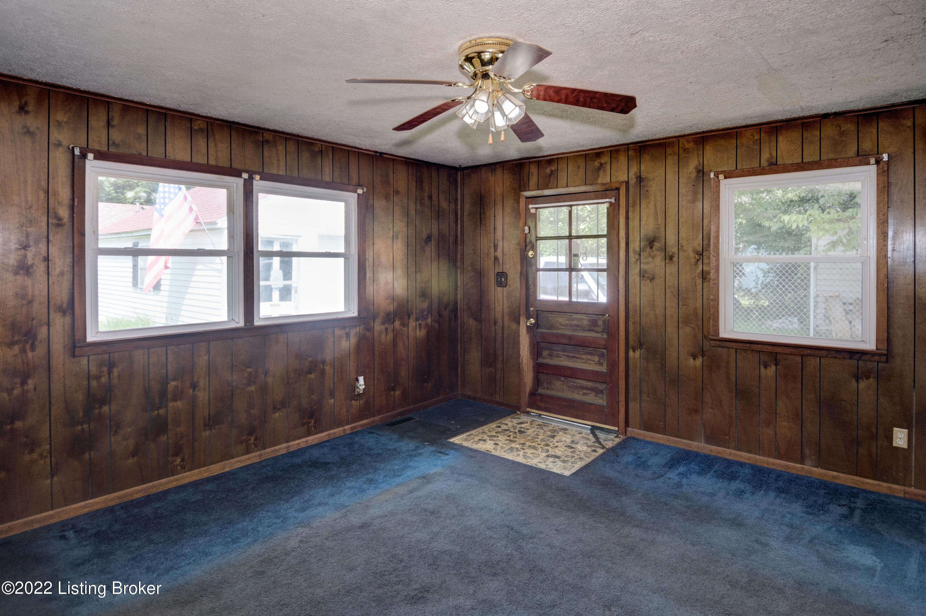 2405 Elmore St Property Photo 12