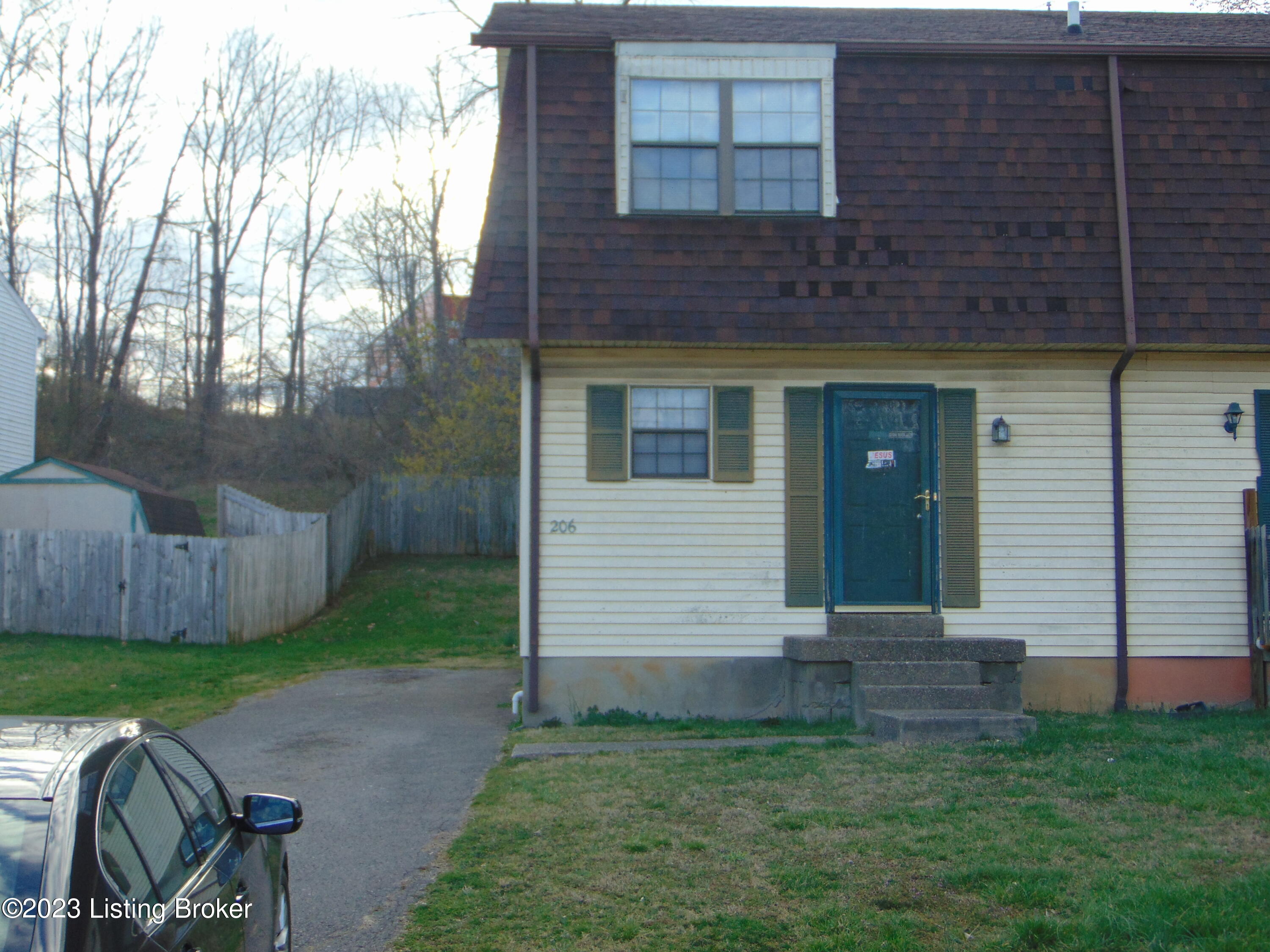 206 Eagle Pass Property Photo 3