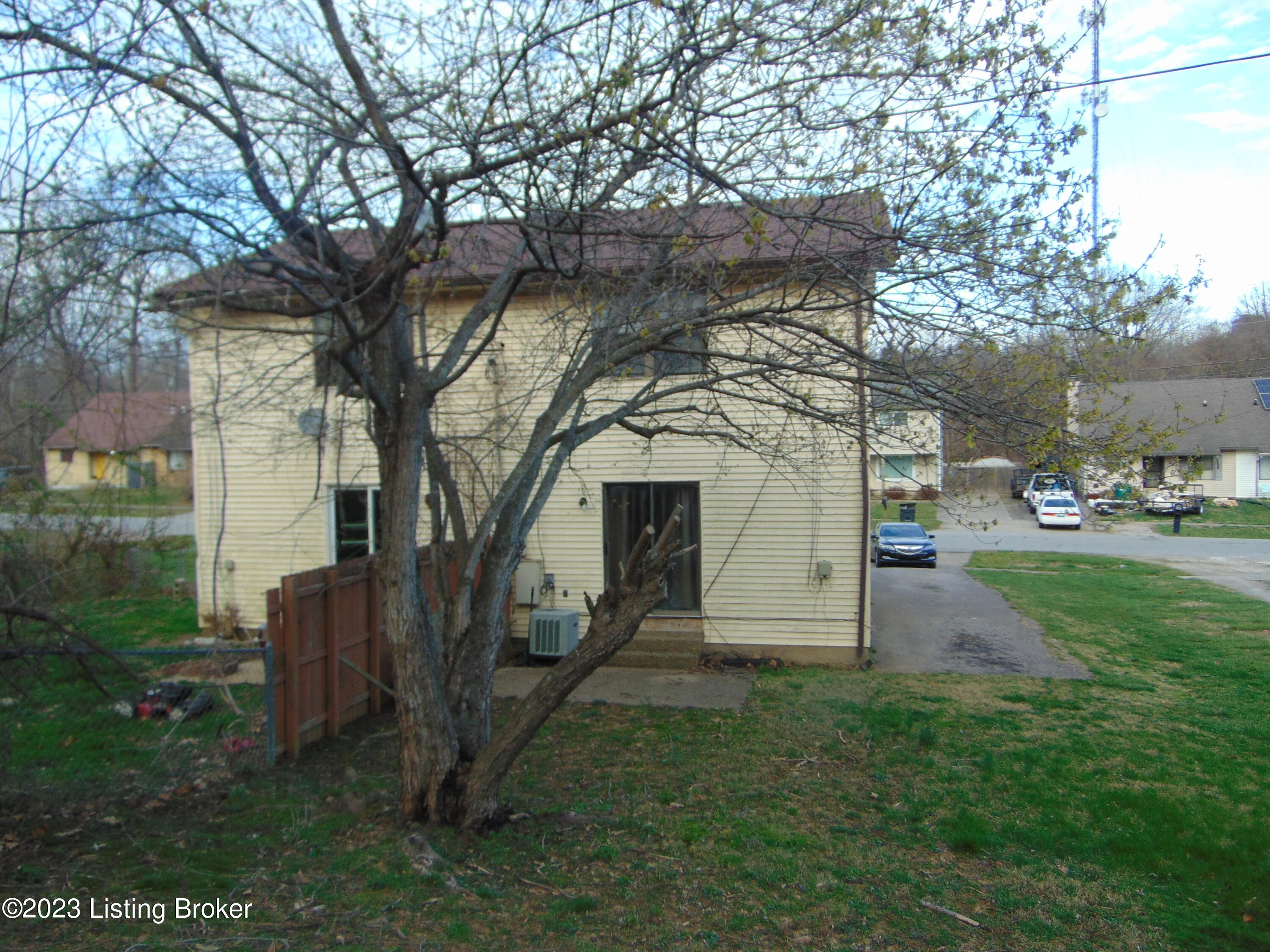 206 Eagle Pass Property Photo 4