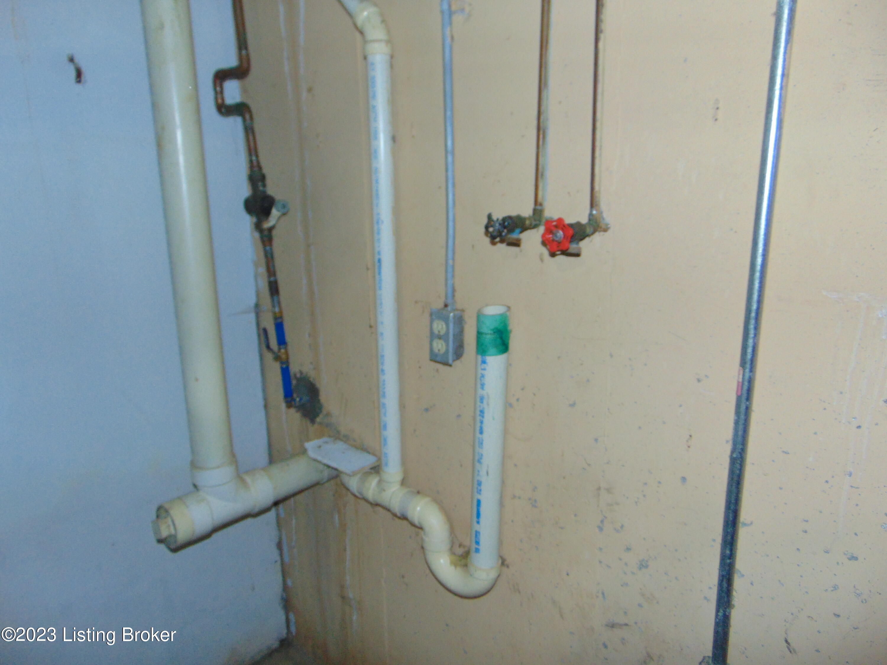 206 Eagle Pass Property Photo 33