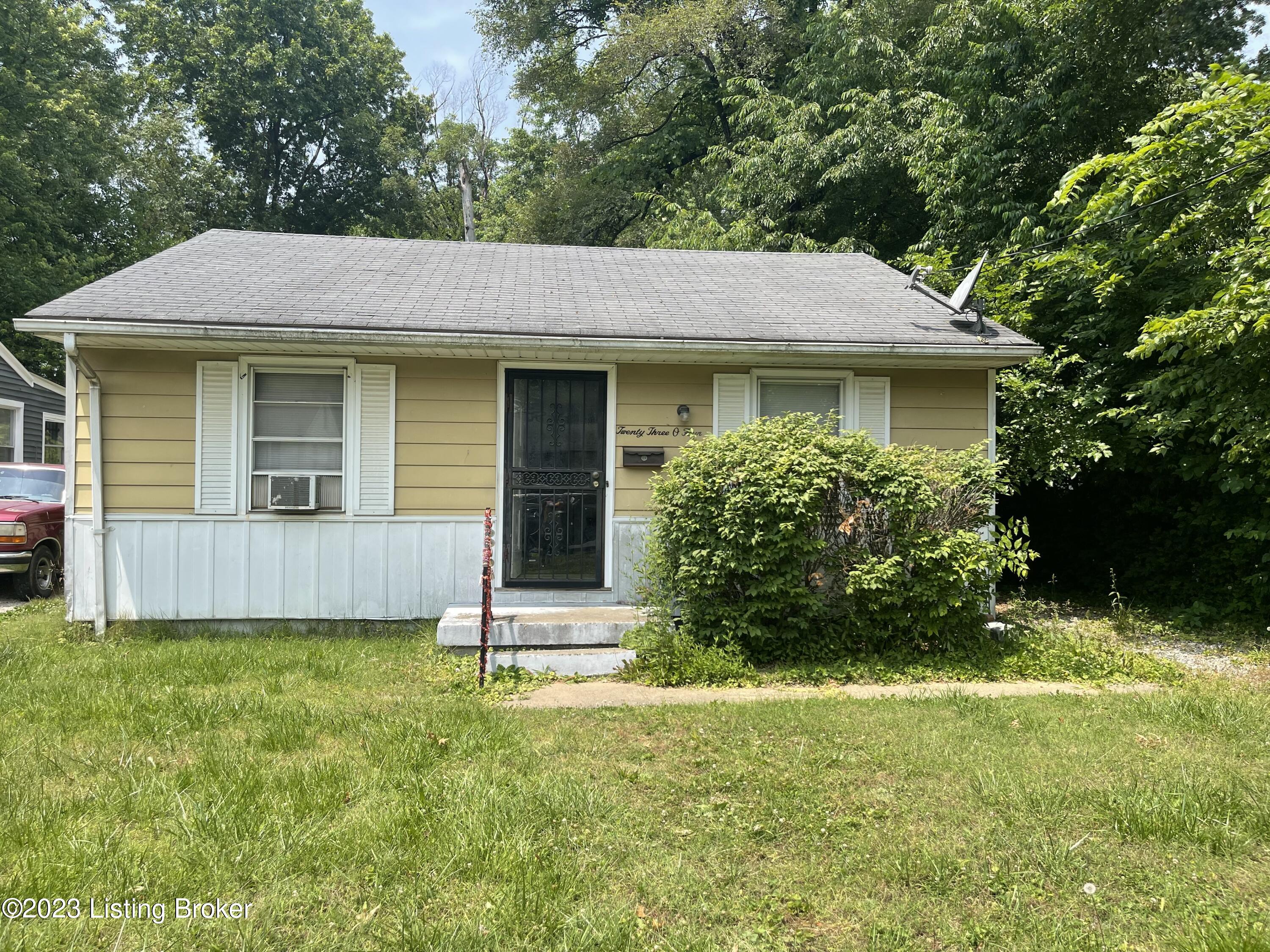 2304 S 36th St Property Photo 1