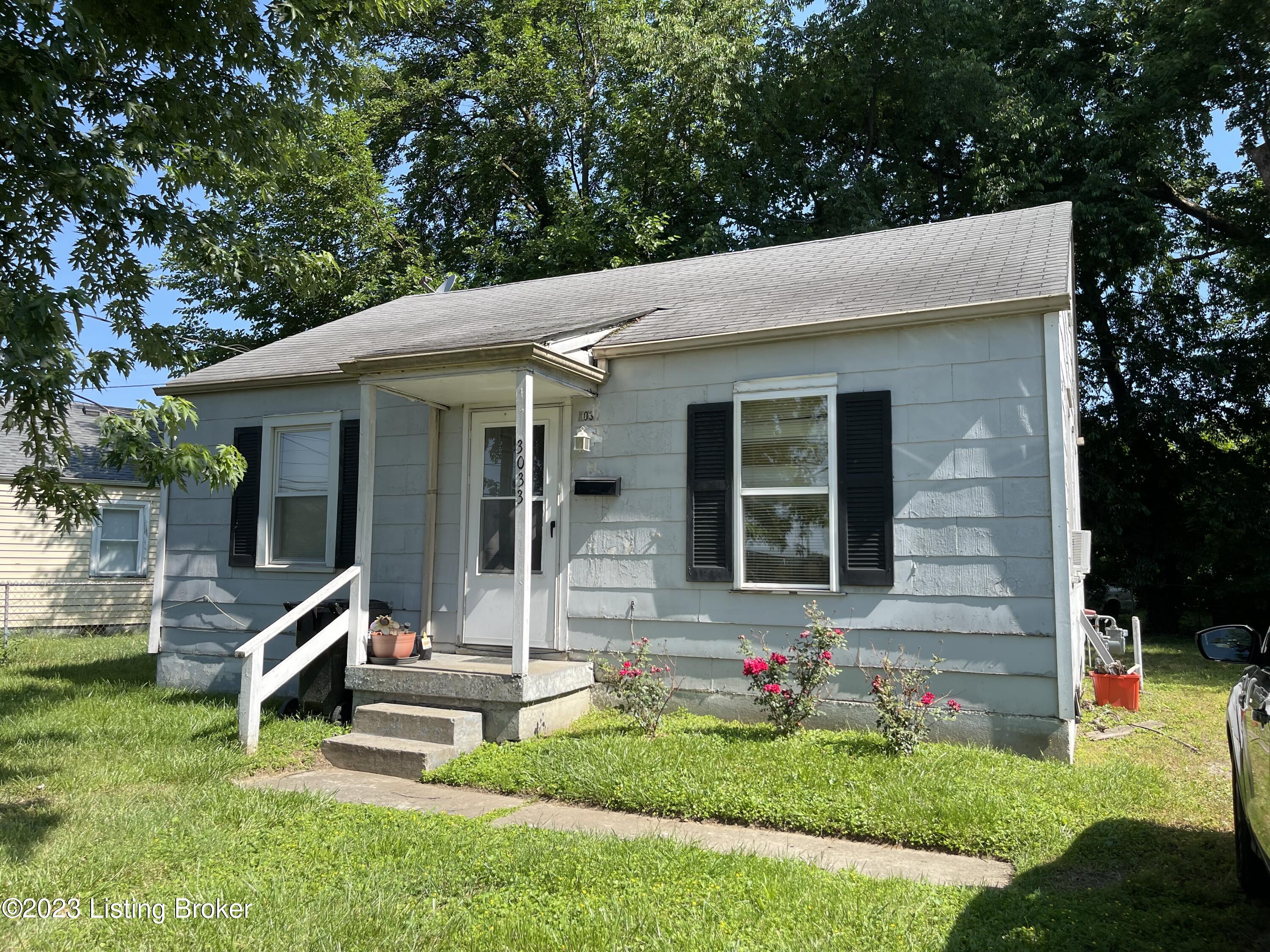 3033 Linwood Ave Property Photo 1