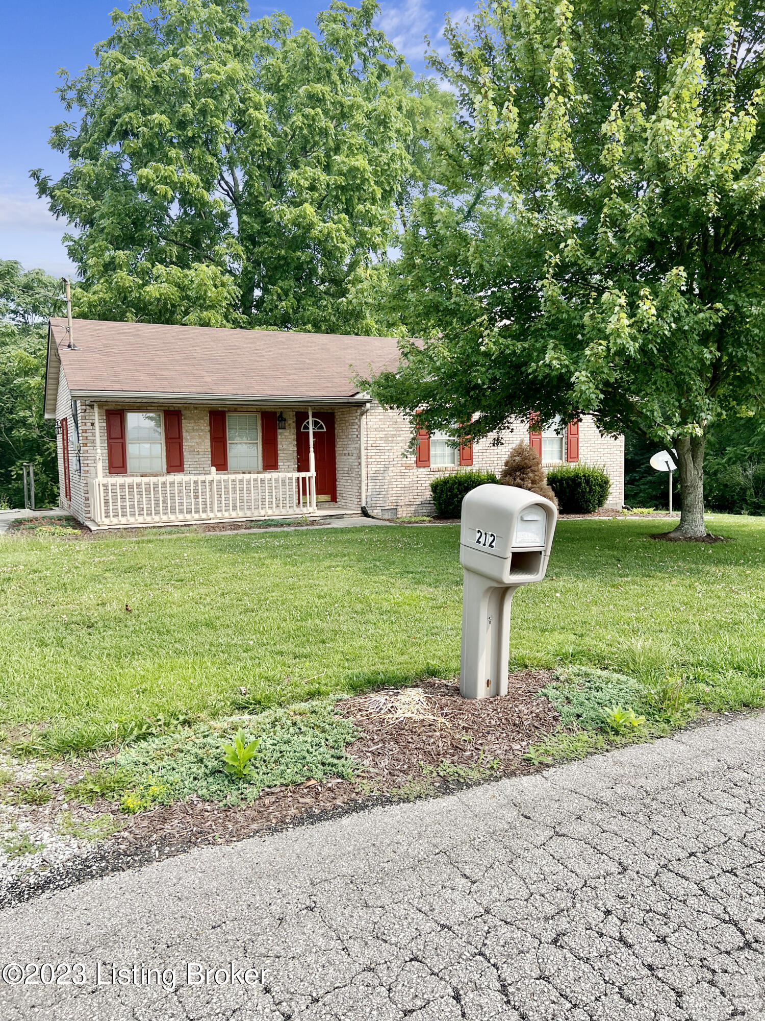 212 Garriott Rd Property Photo 1