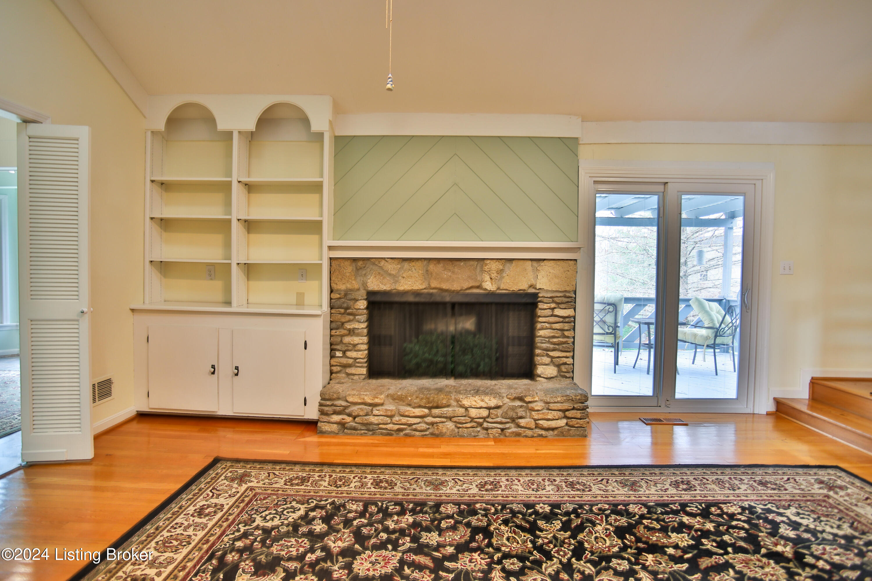 6901 Timber Bluff Ct Property Photo 3