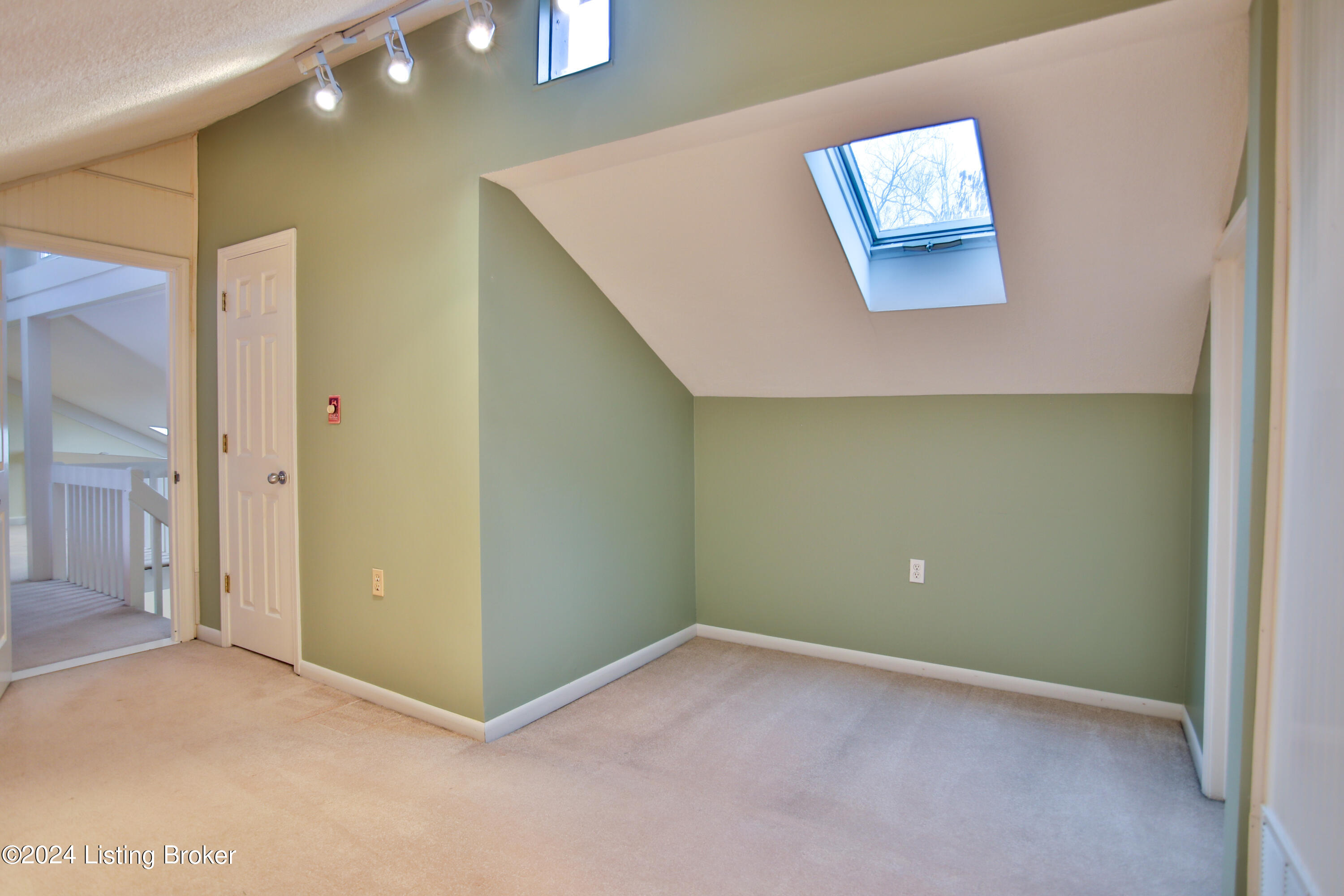 6901 Timber Bluff Ct Property Photo 9