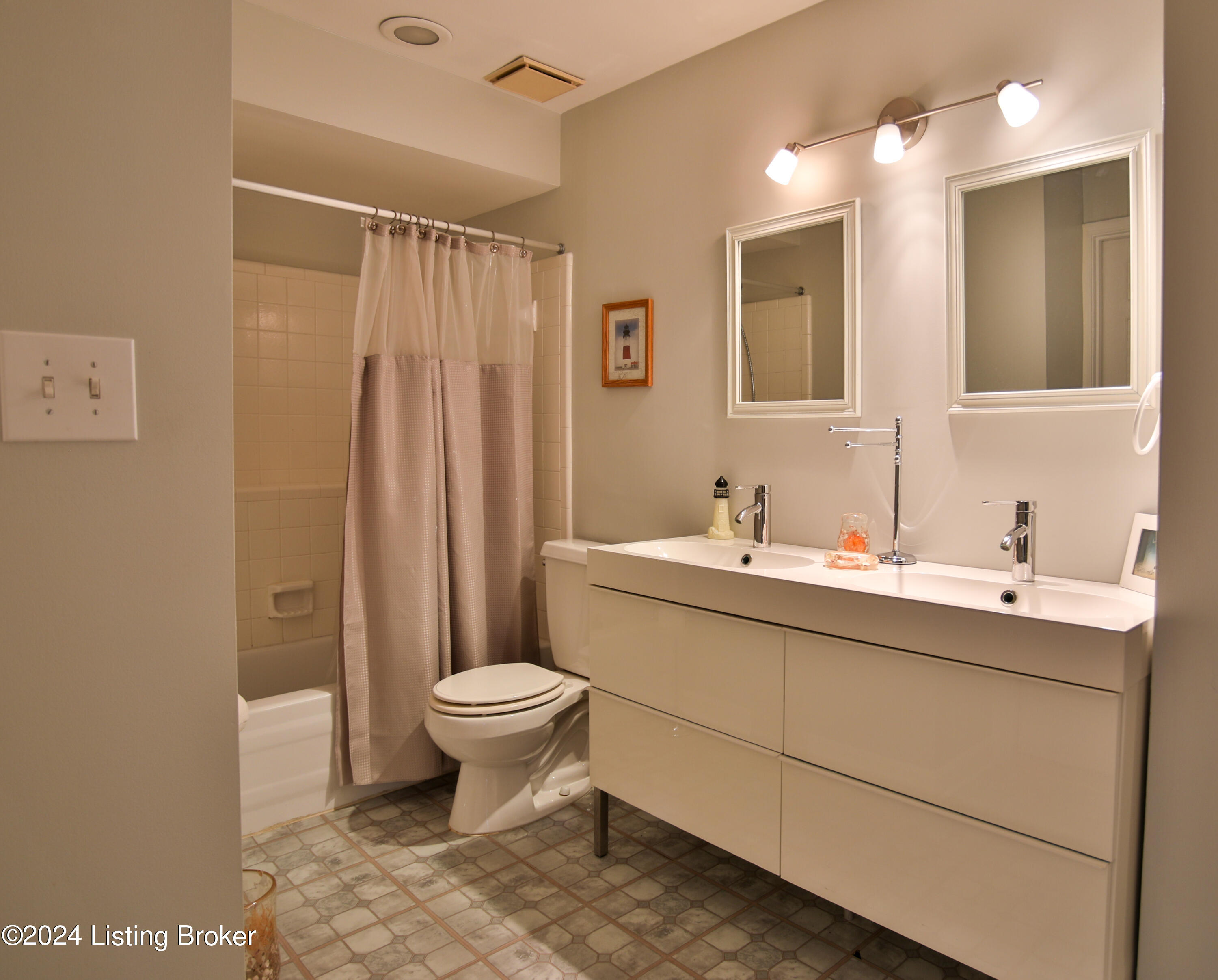 6901 Timber Bluff Ct Property Photo 18