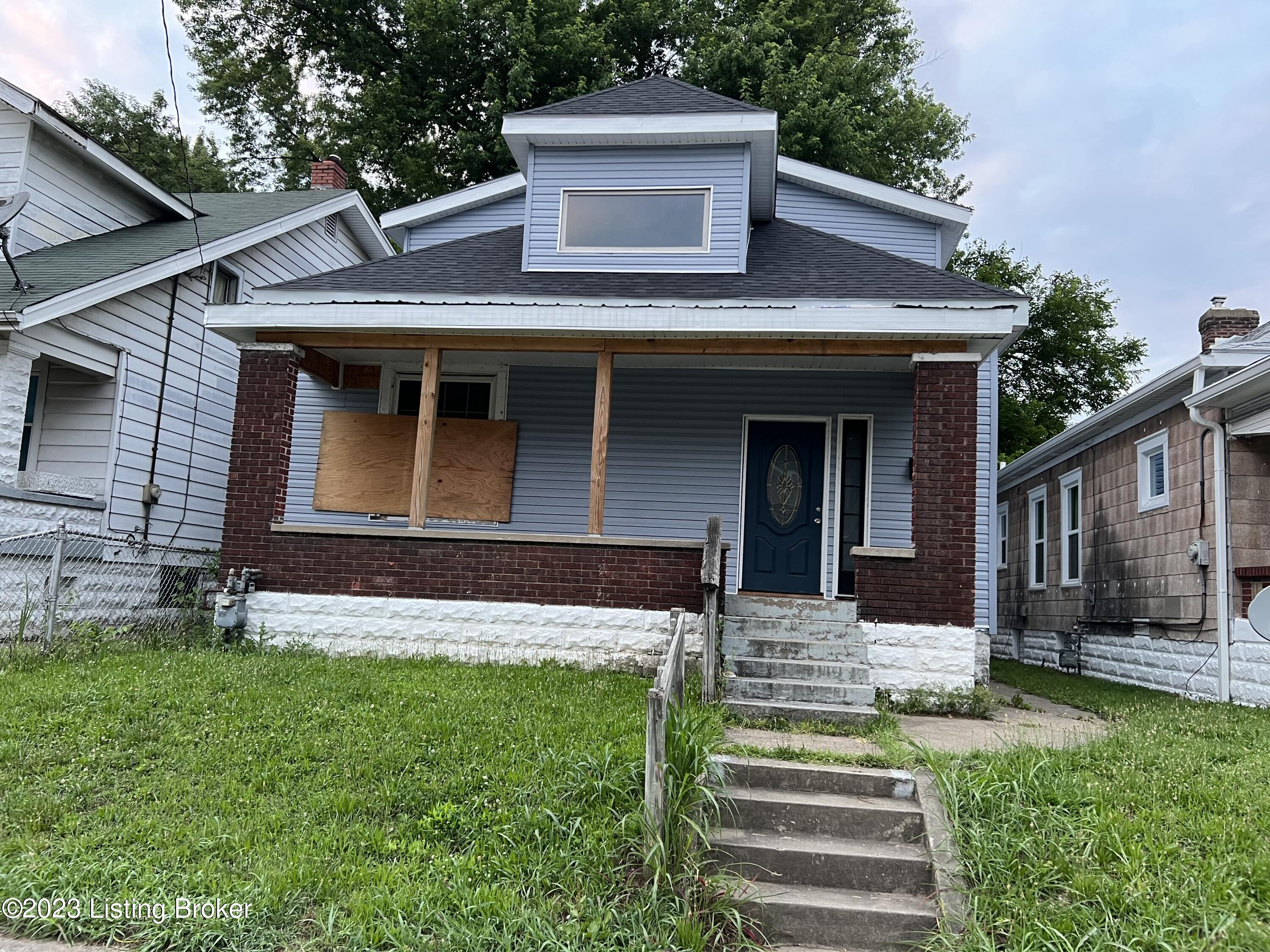 2203 Date St Property Photo 2