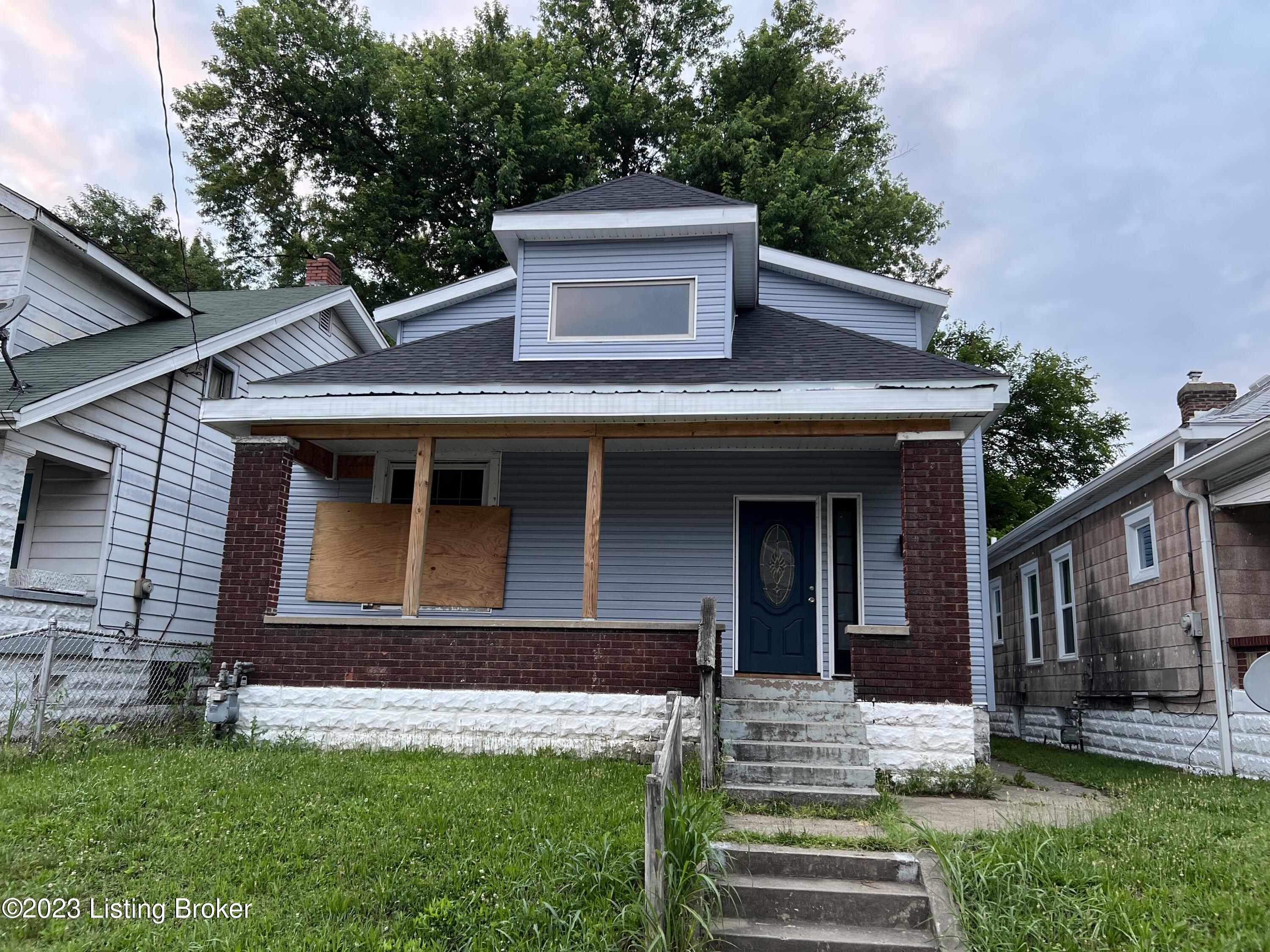 2203 Date St Property Photo 3