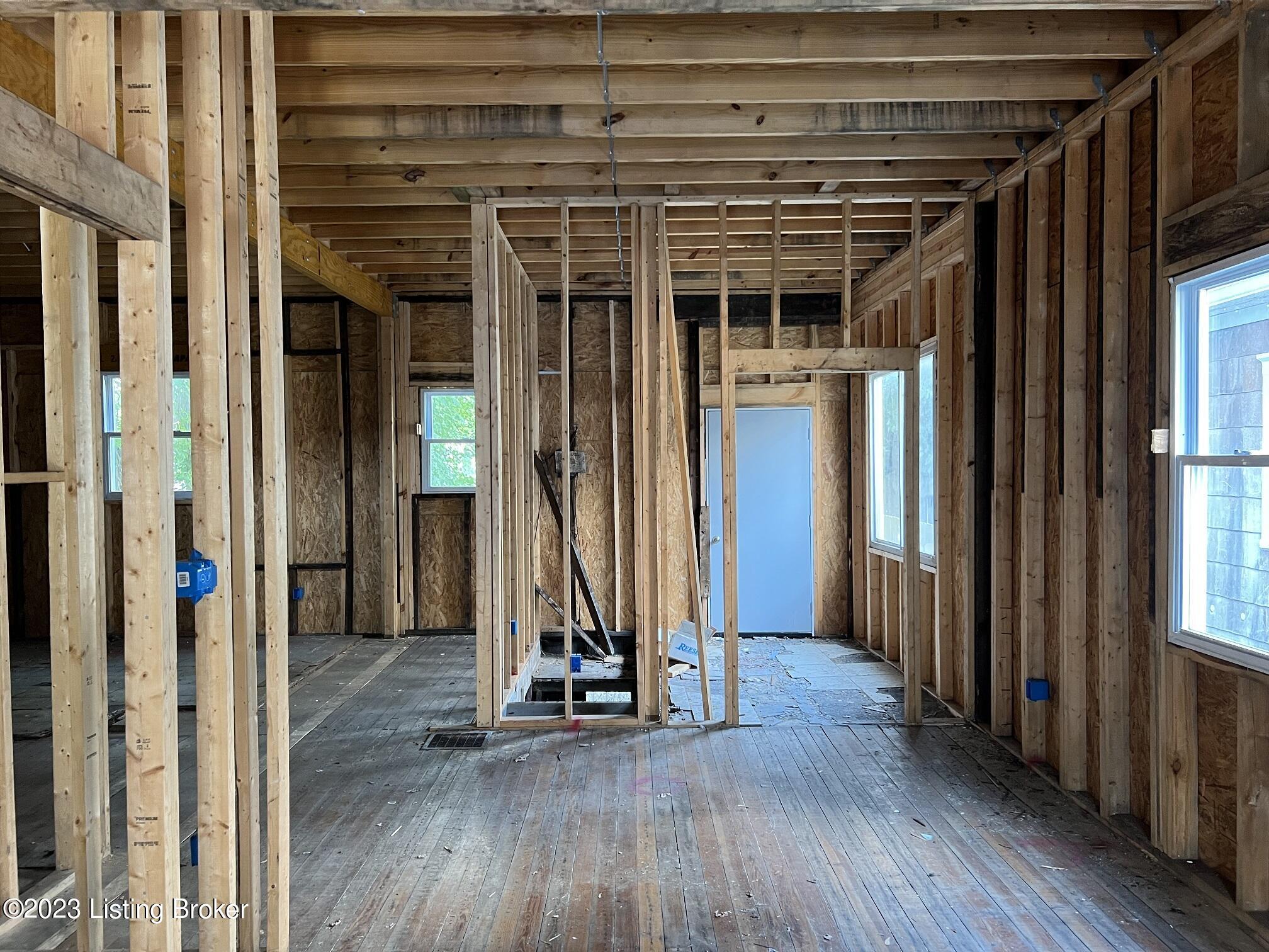 2203 Date St Property Photo 5
