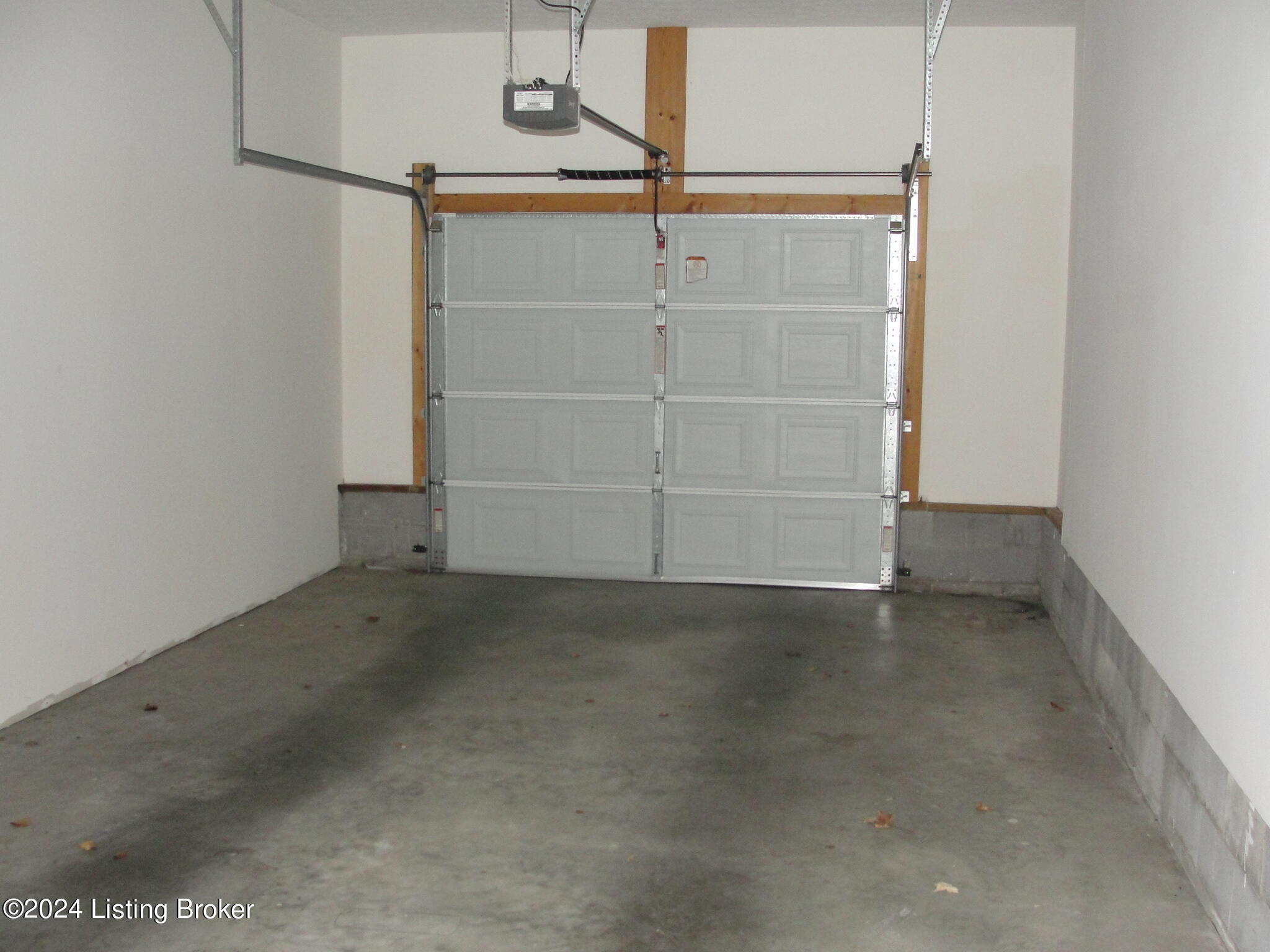 106 Laura Ln Property Photo 7