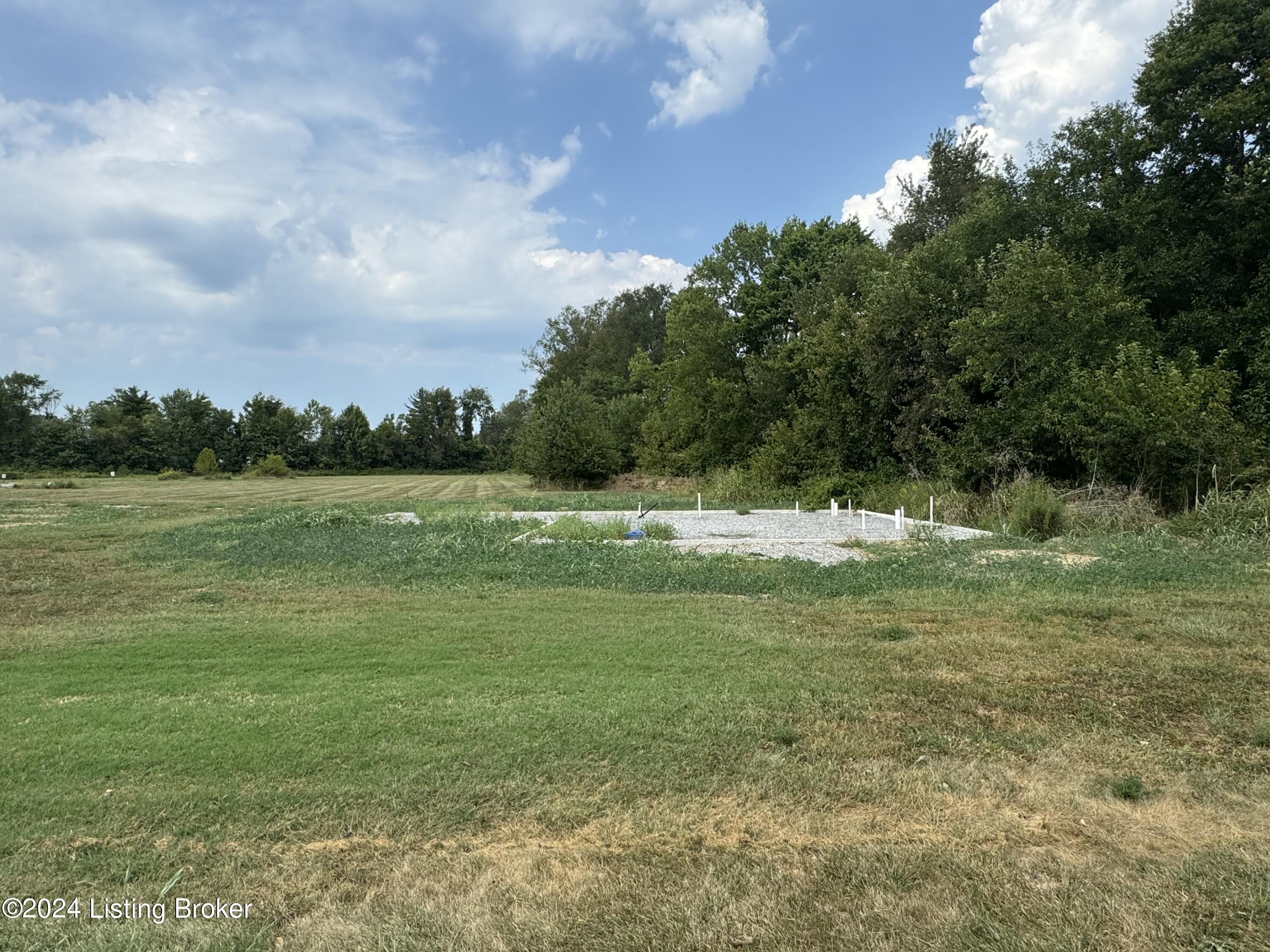13 Red Leaf Dr Property Photo 3