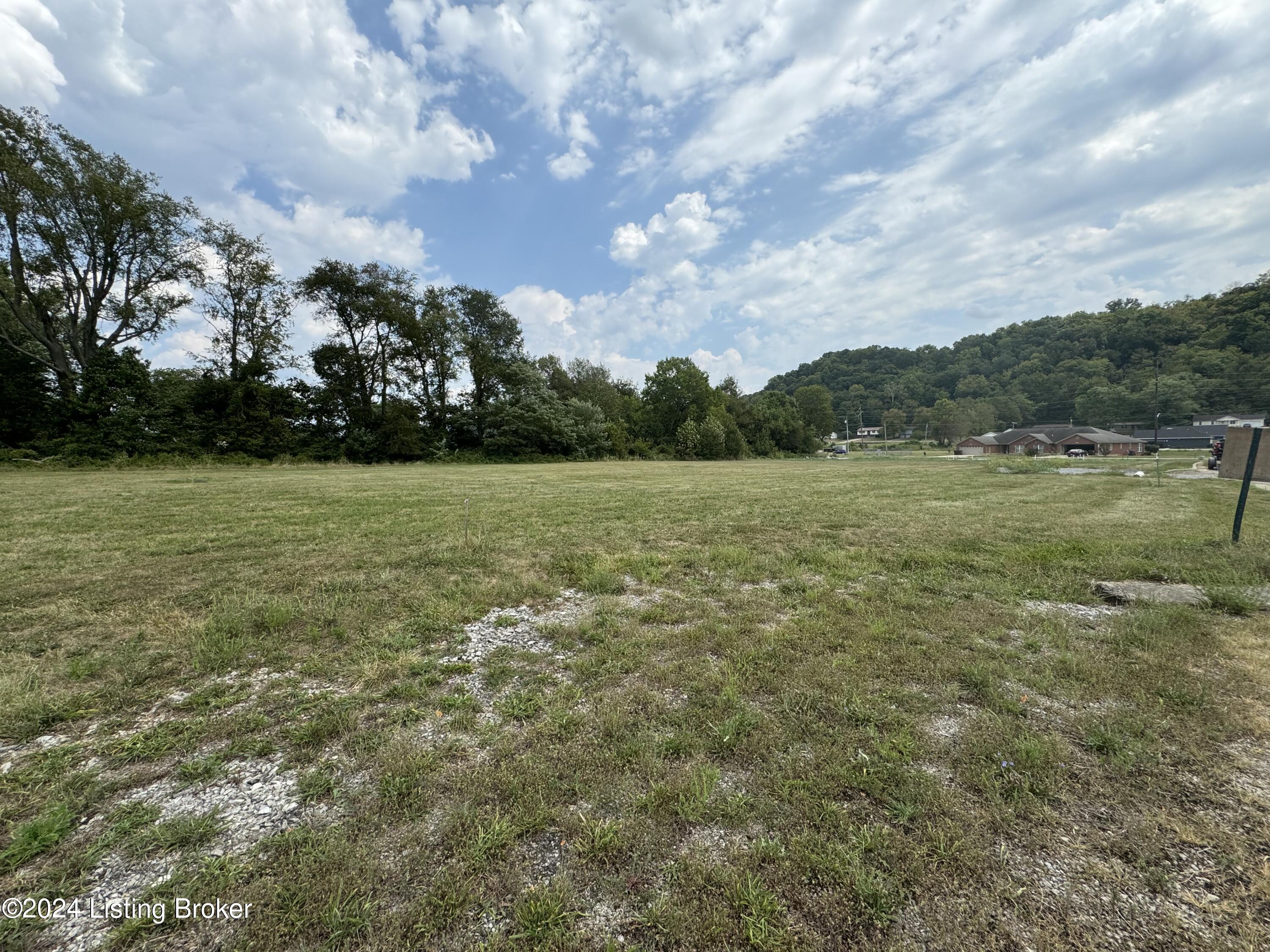 13 Red Leaf Dr Property Photo 6