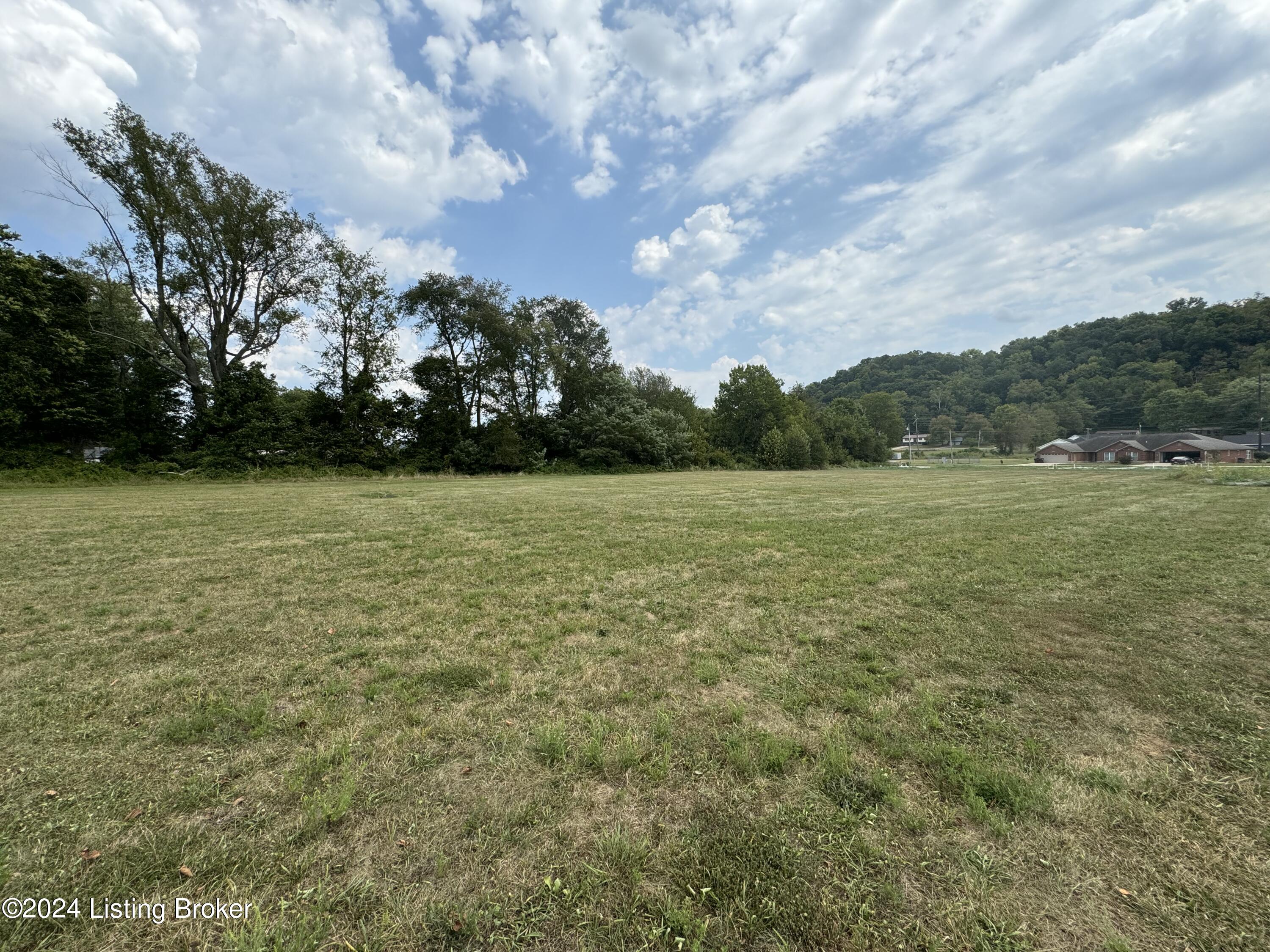 13 Red Leaf Dr Property Photo 8