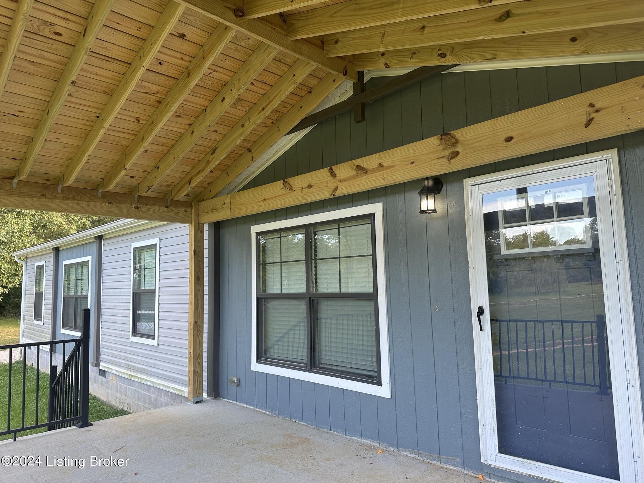 259 Burgandy Ln Property Photo 4