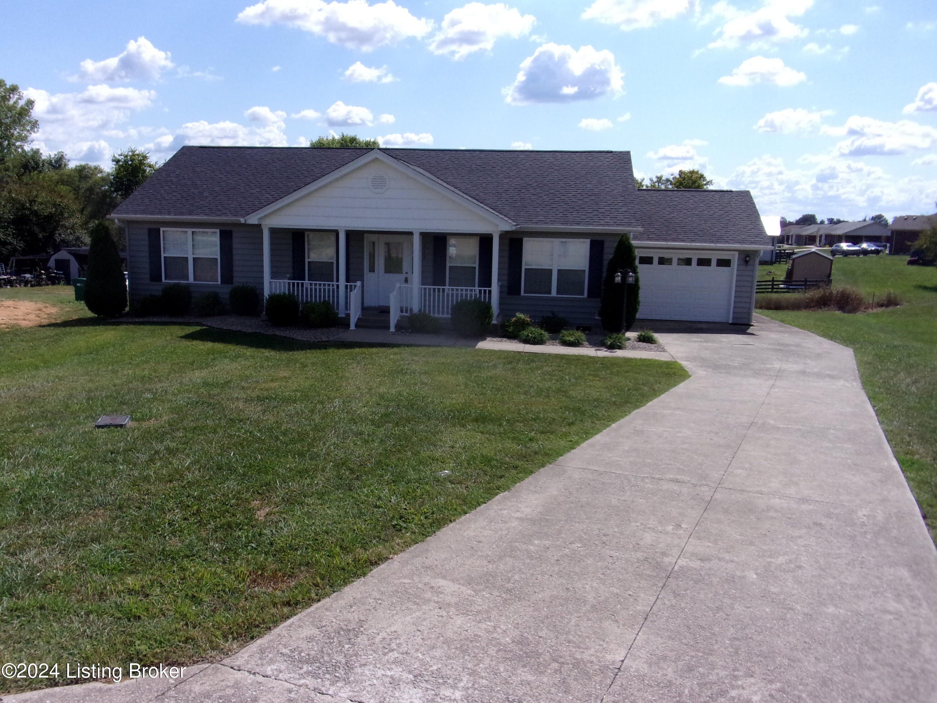 112 Shawnee Ct Property Photo