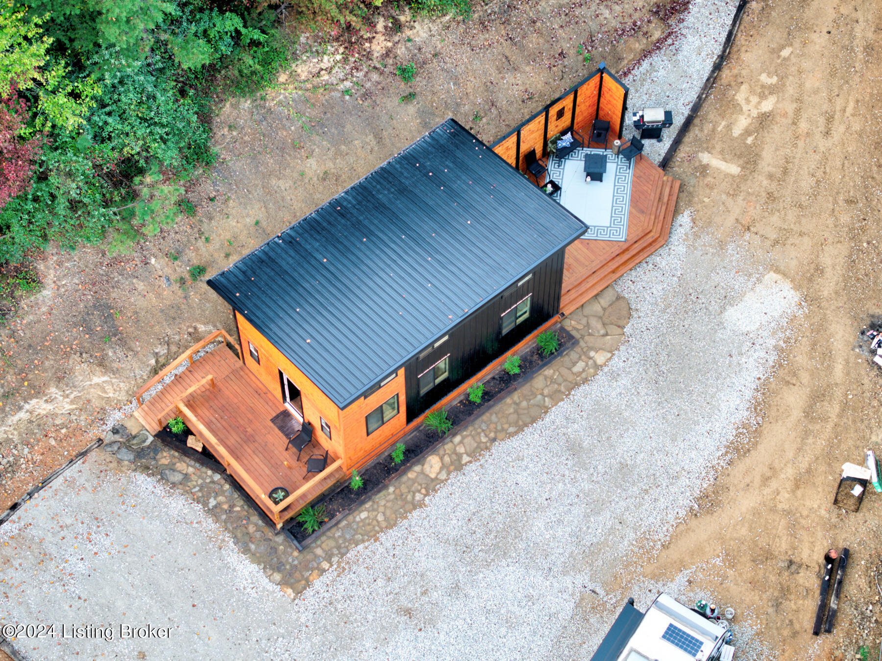 576 Pine Grove Rd Property Photo 6