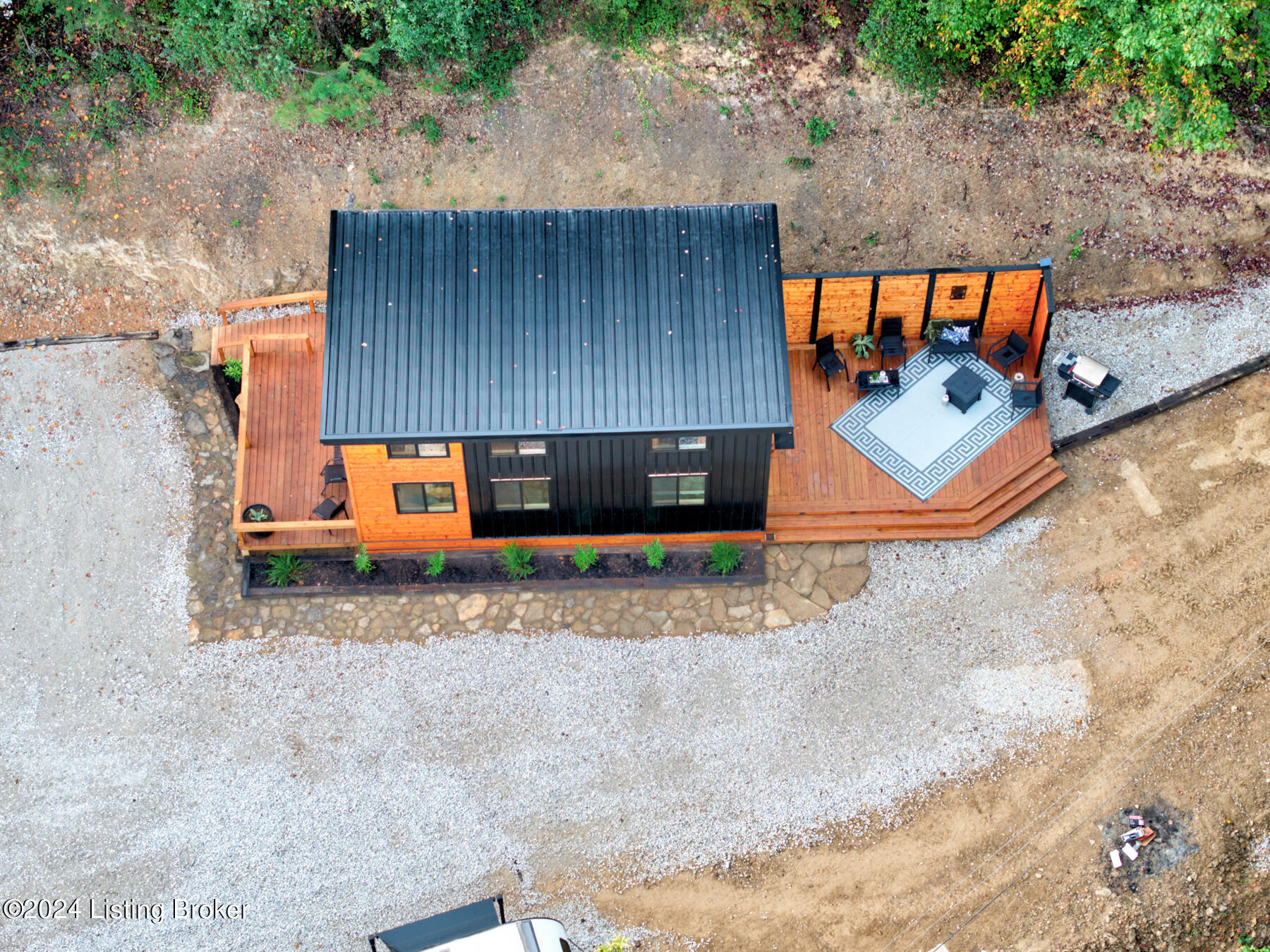 576 Pine Grove Rd Property Photo 9