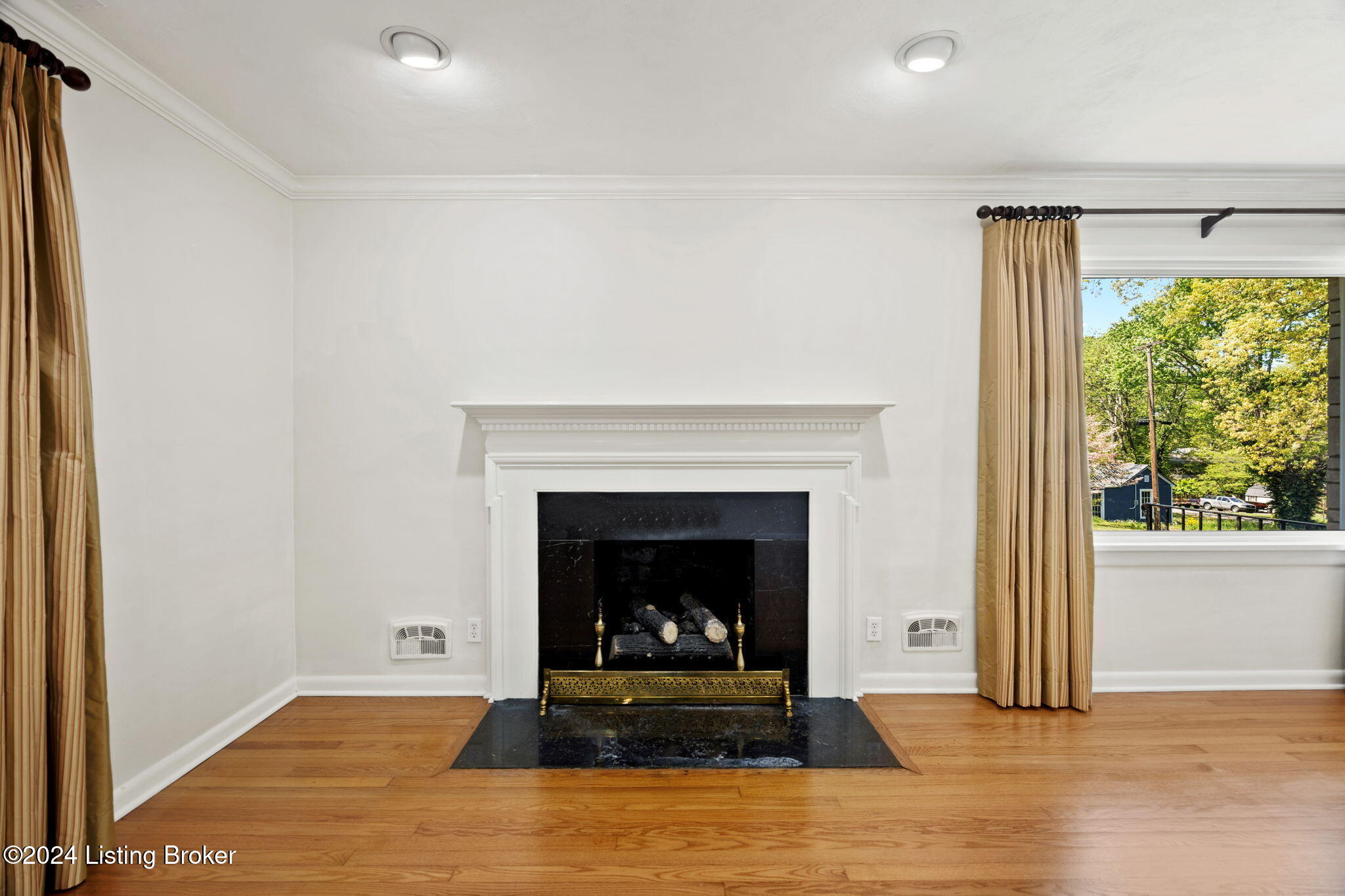 506 N Washington St Property Photo 9