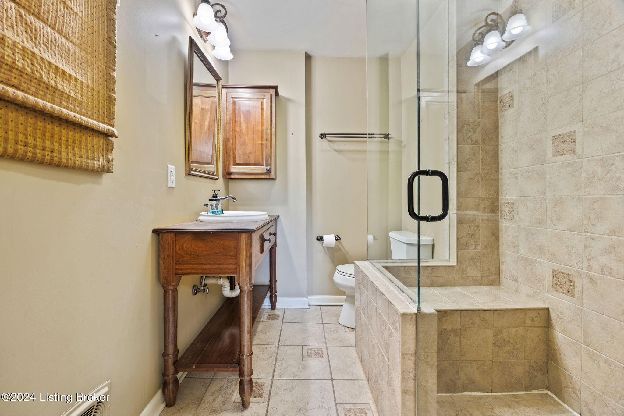 506 N Washington St Property Photo 23