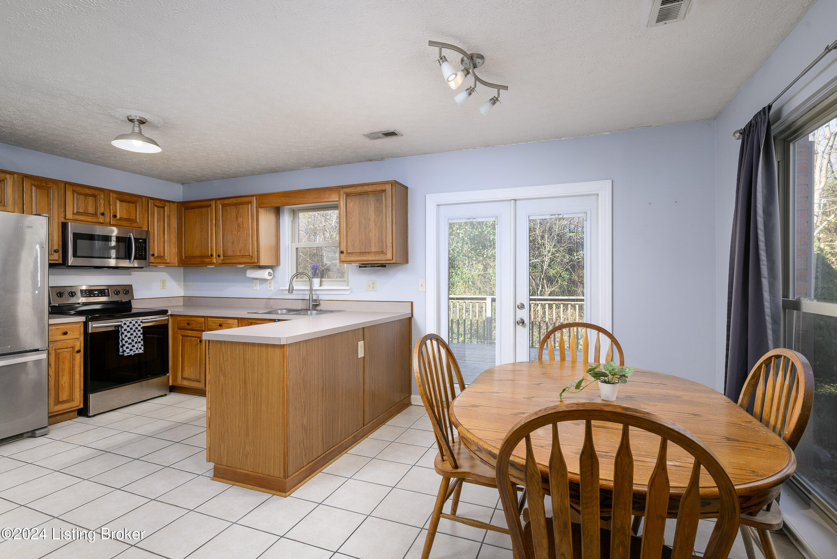 1335 Ne Grace St Property Photo 6