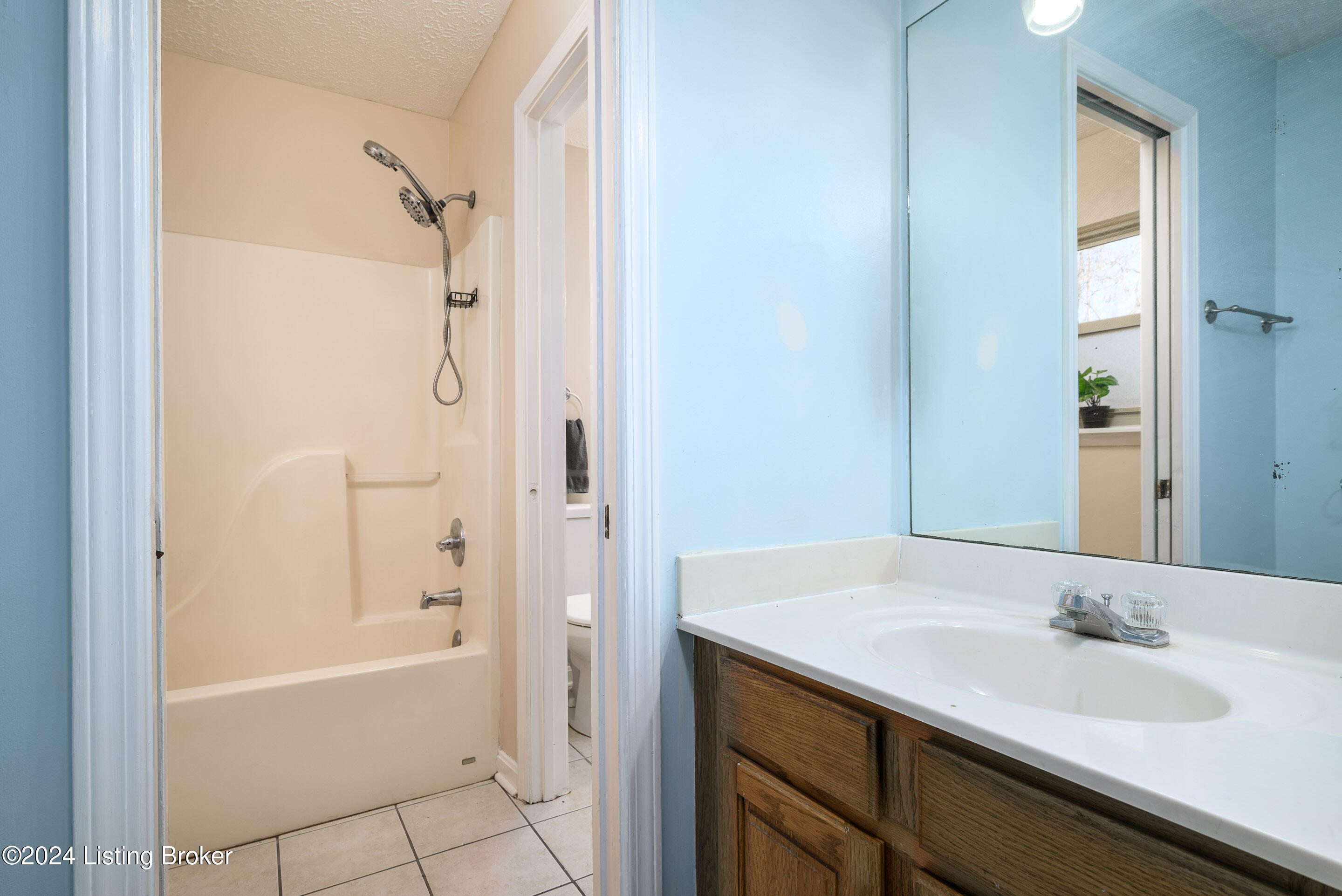 1335 Ne Grace St Property Photo 12
