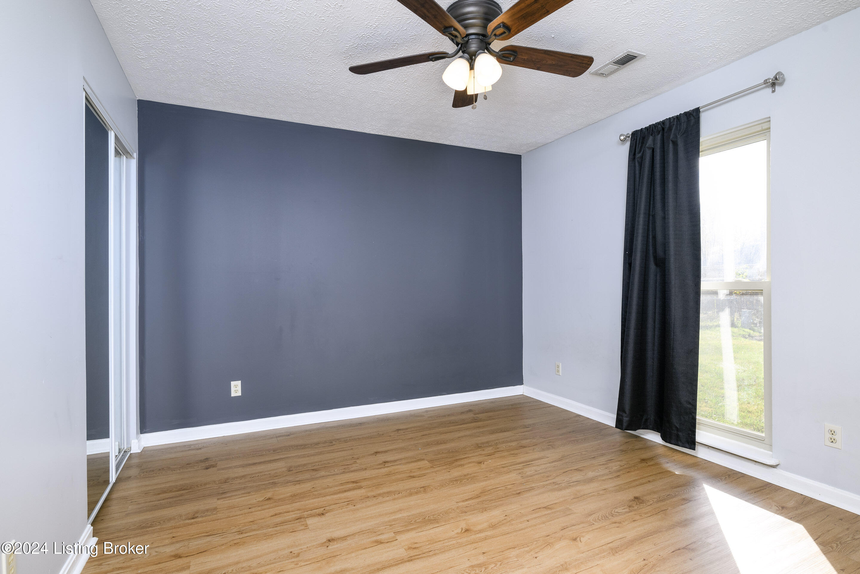 1335 Ne Grace St Property Photo 14