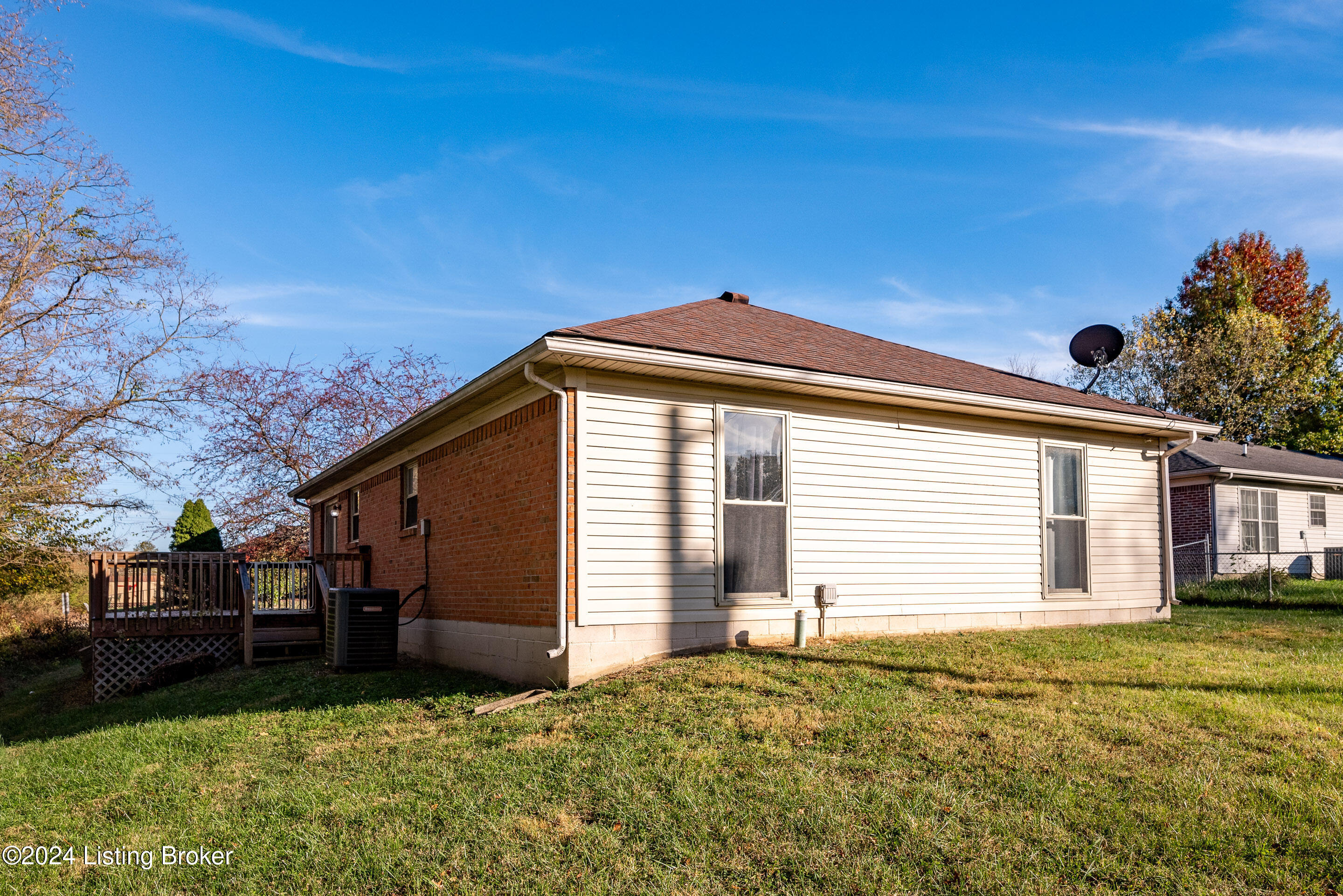 1335 Ne Grace St Property Photo 20