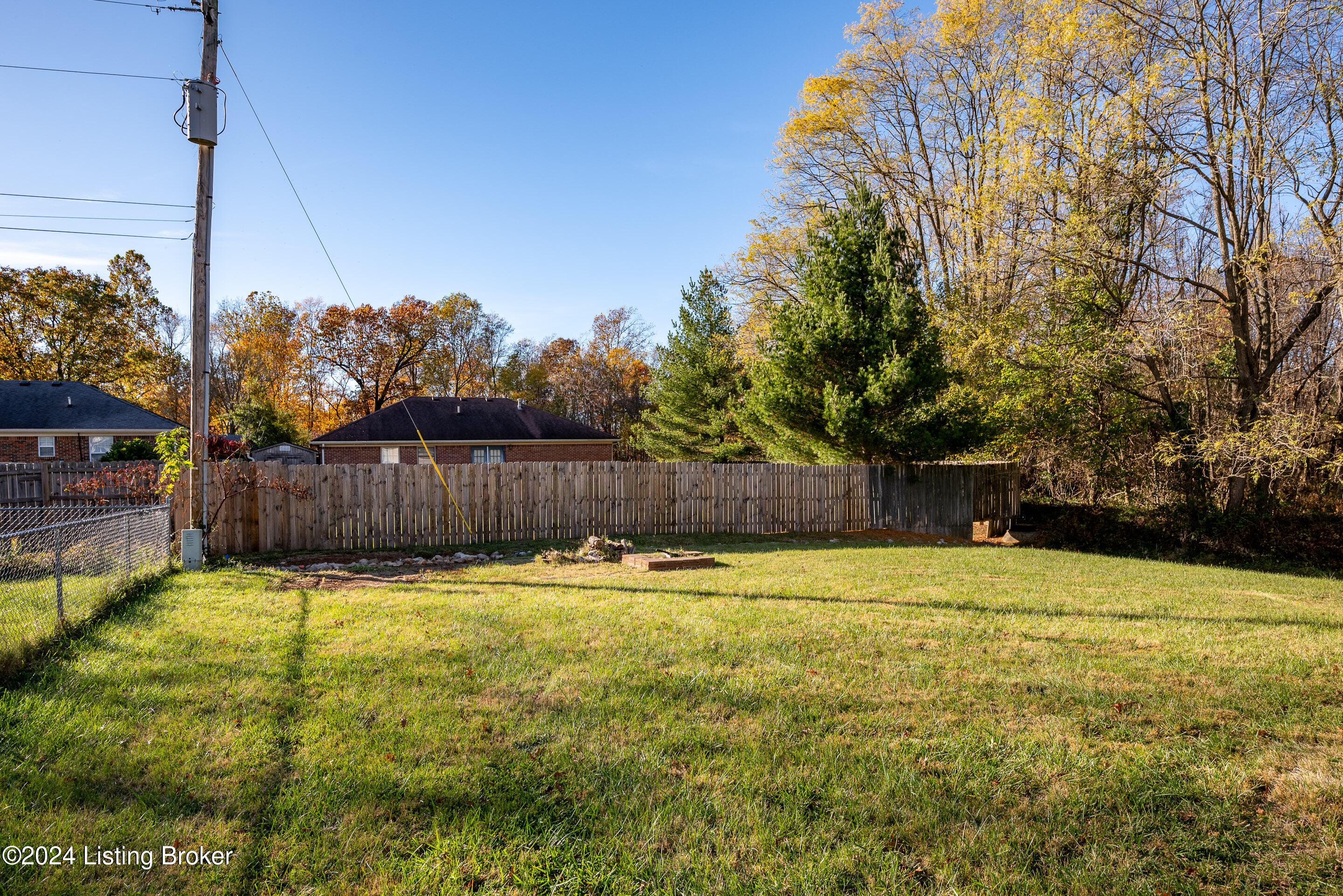 1335 Ne Grace St Property Photo 21