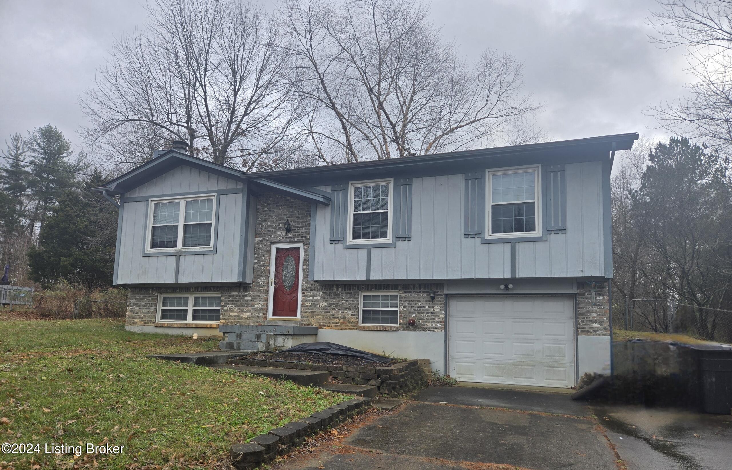 998 Woods Hollow Dr Property Photo 1