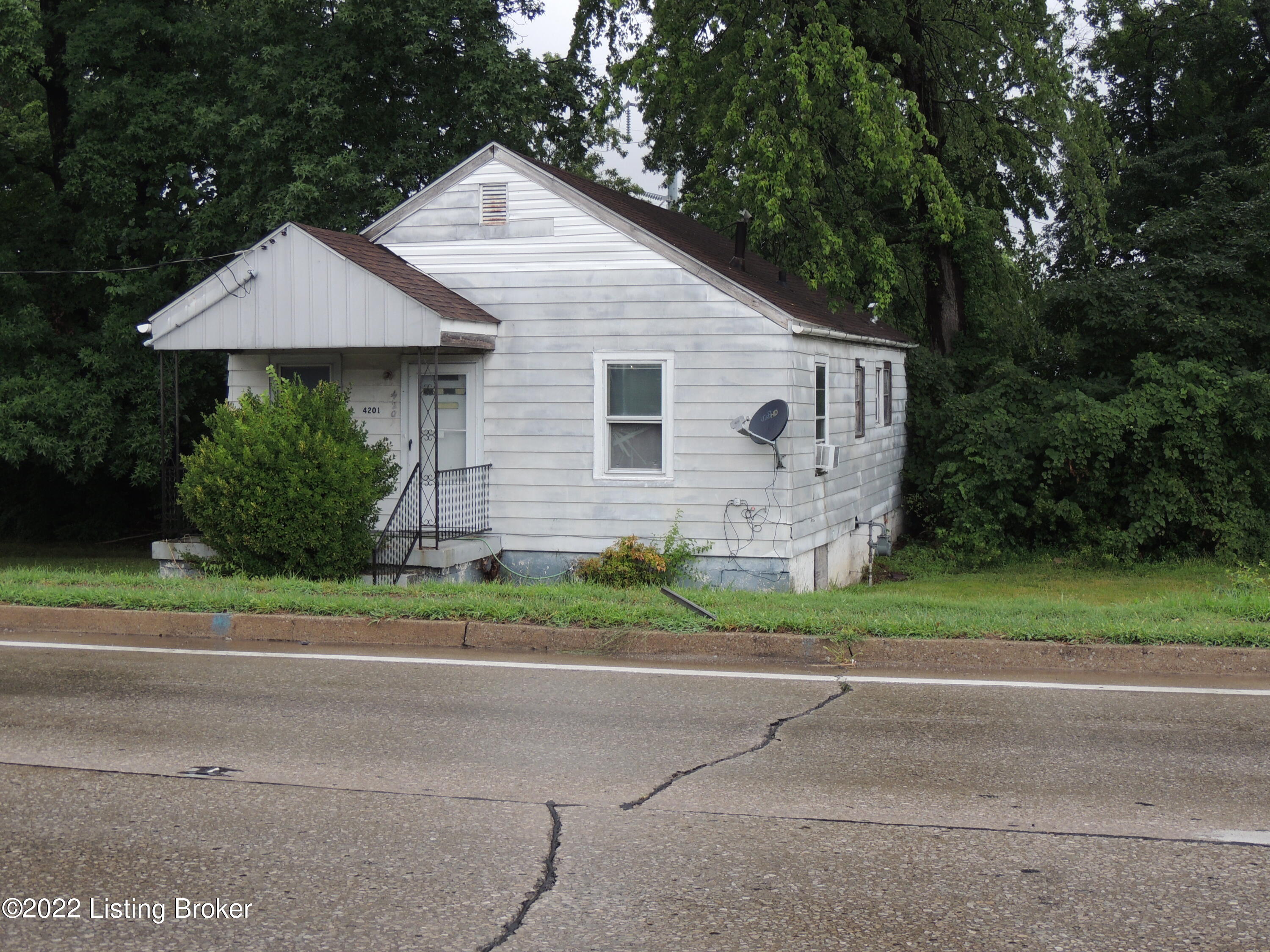 4201 Outer Loop Property Photo 1