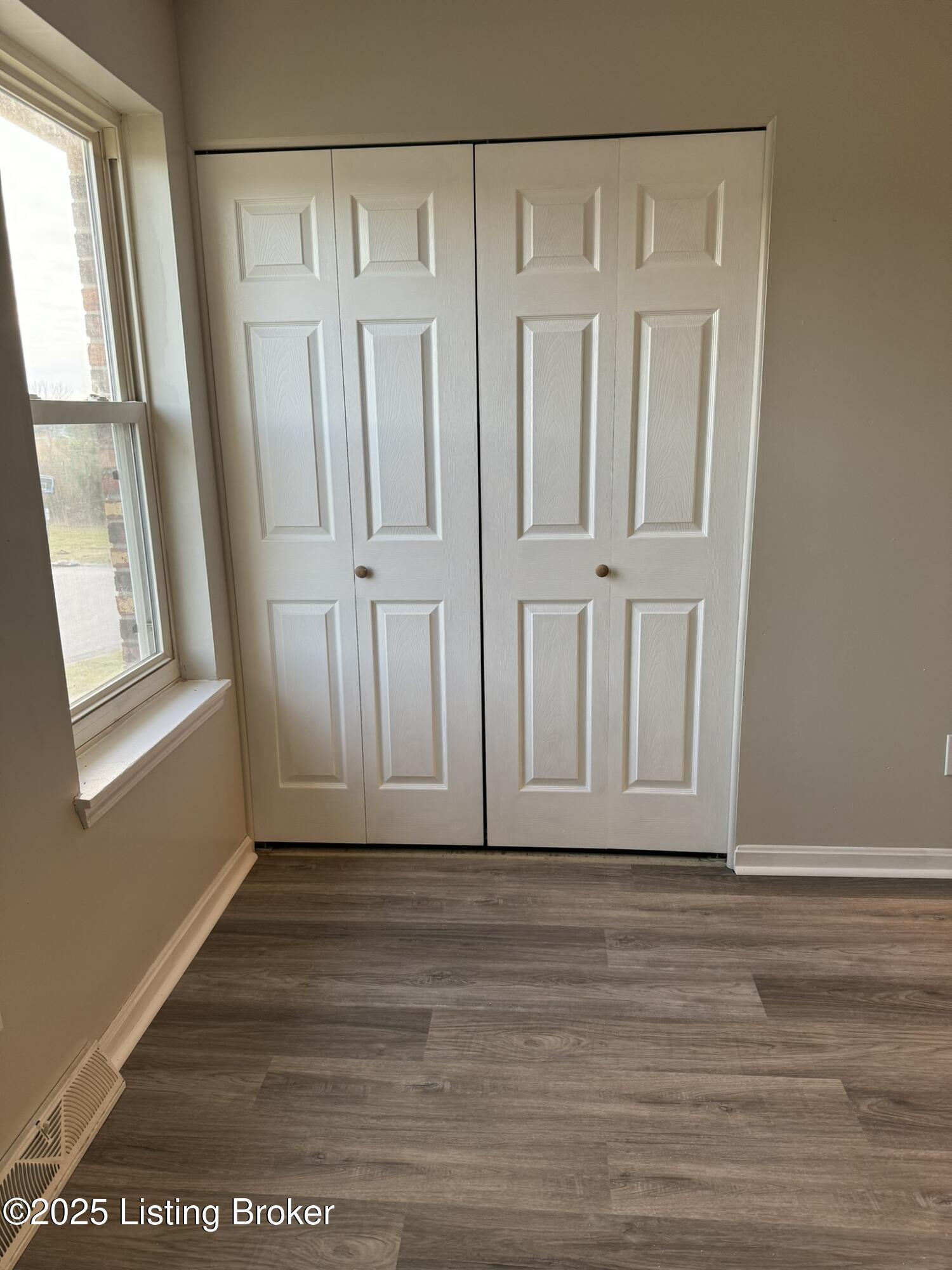 2921 Crockett Ct Property Photo 8