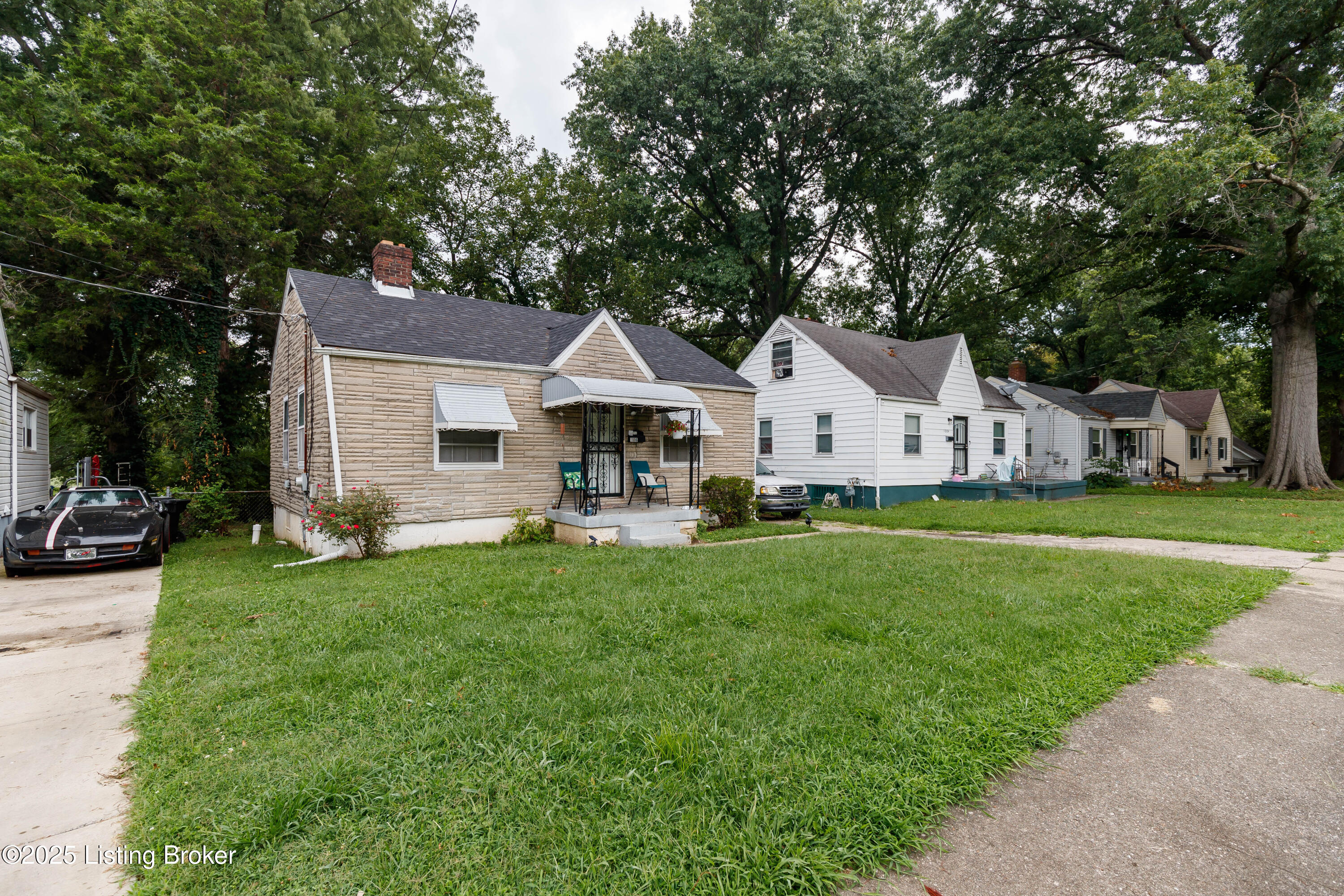 1006 S 43rd Property Photo 2