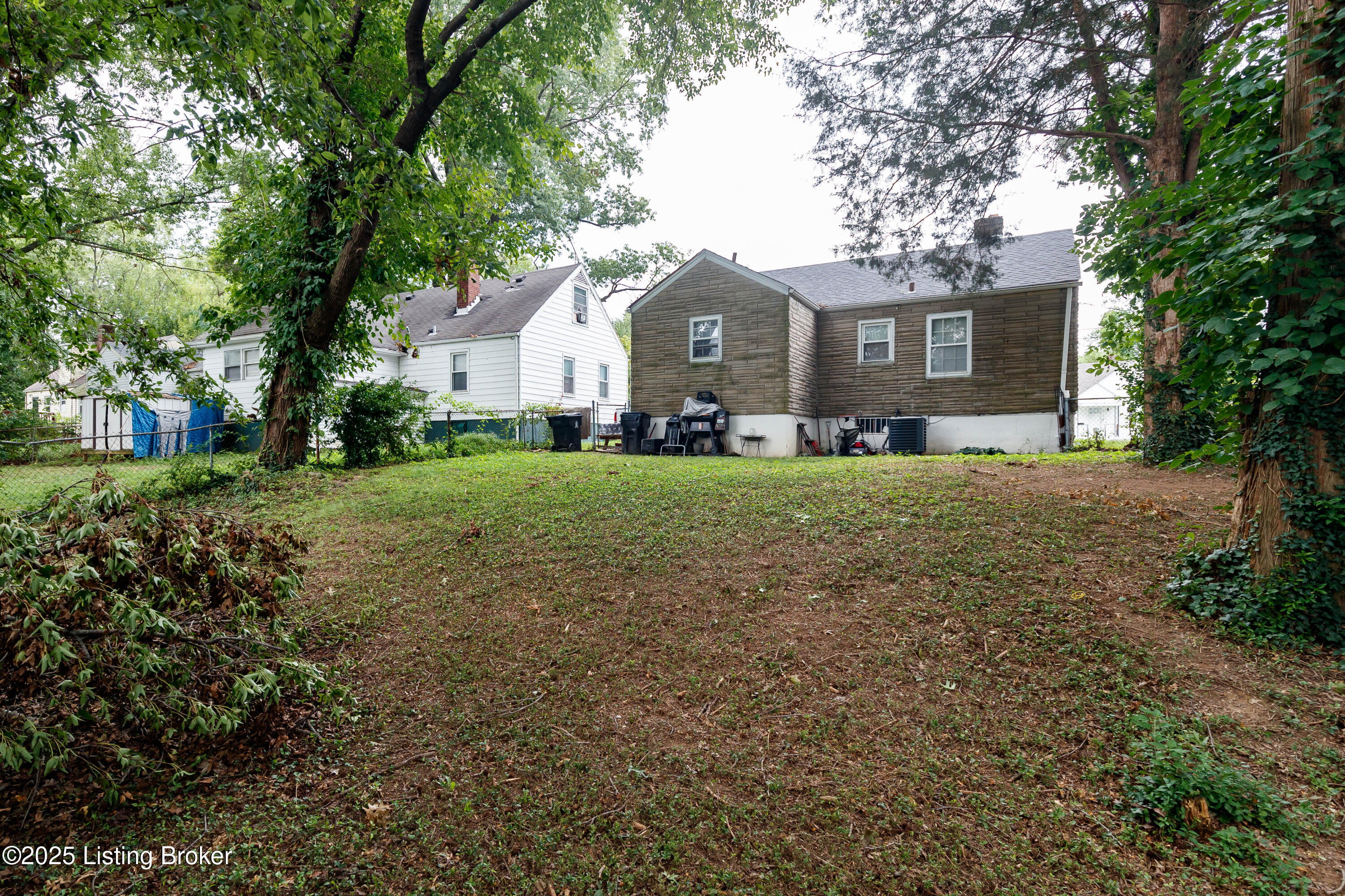 1006 S 43rd Property Photo 3