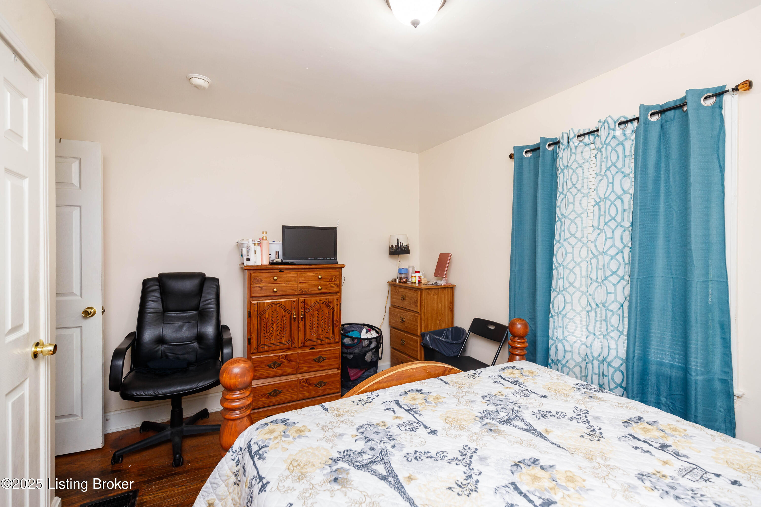1006 S 43rd Property Photo 11
