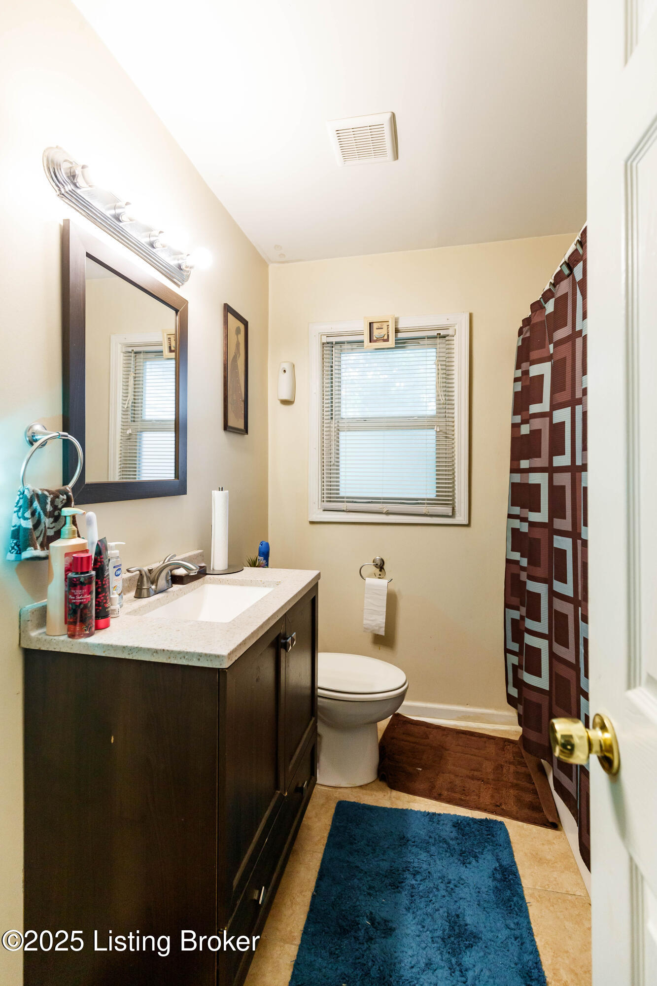 1006 S 43rd Property Photo 12