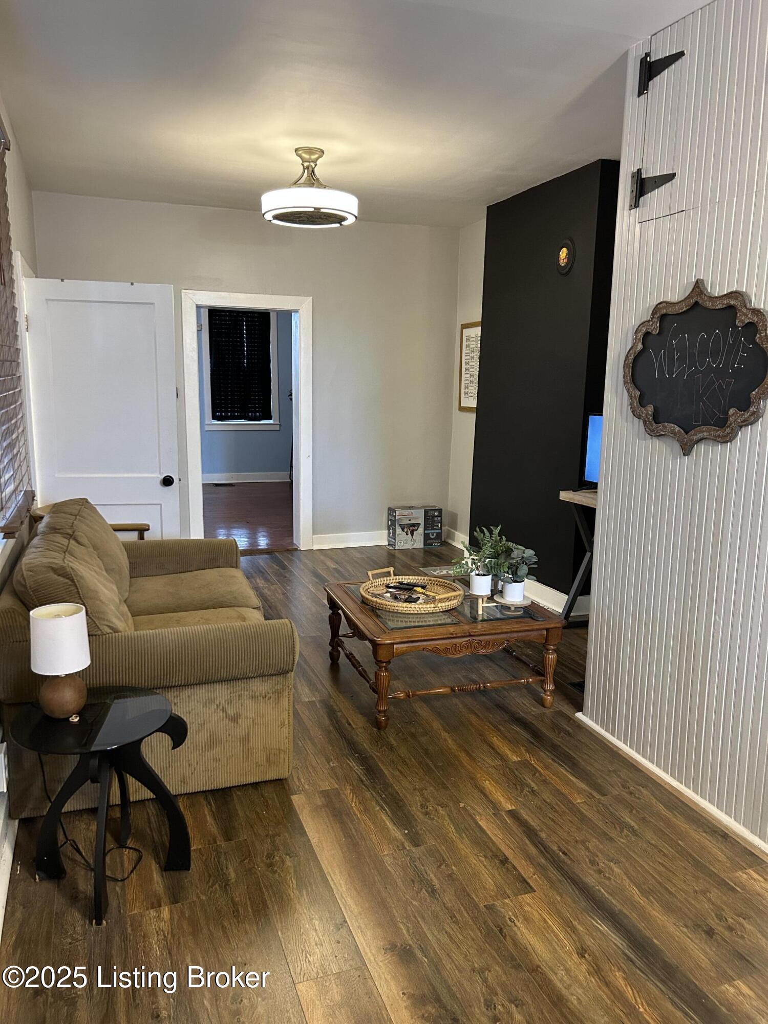 709 E Washington St, 2 Property Photo 2
