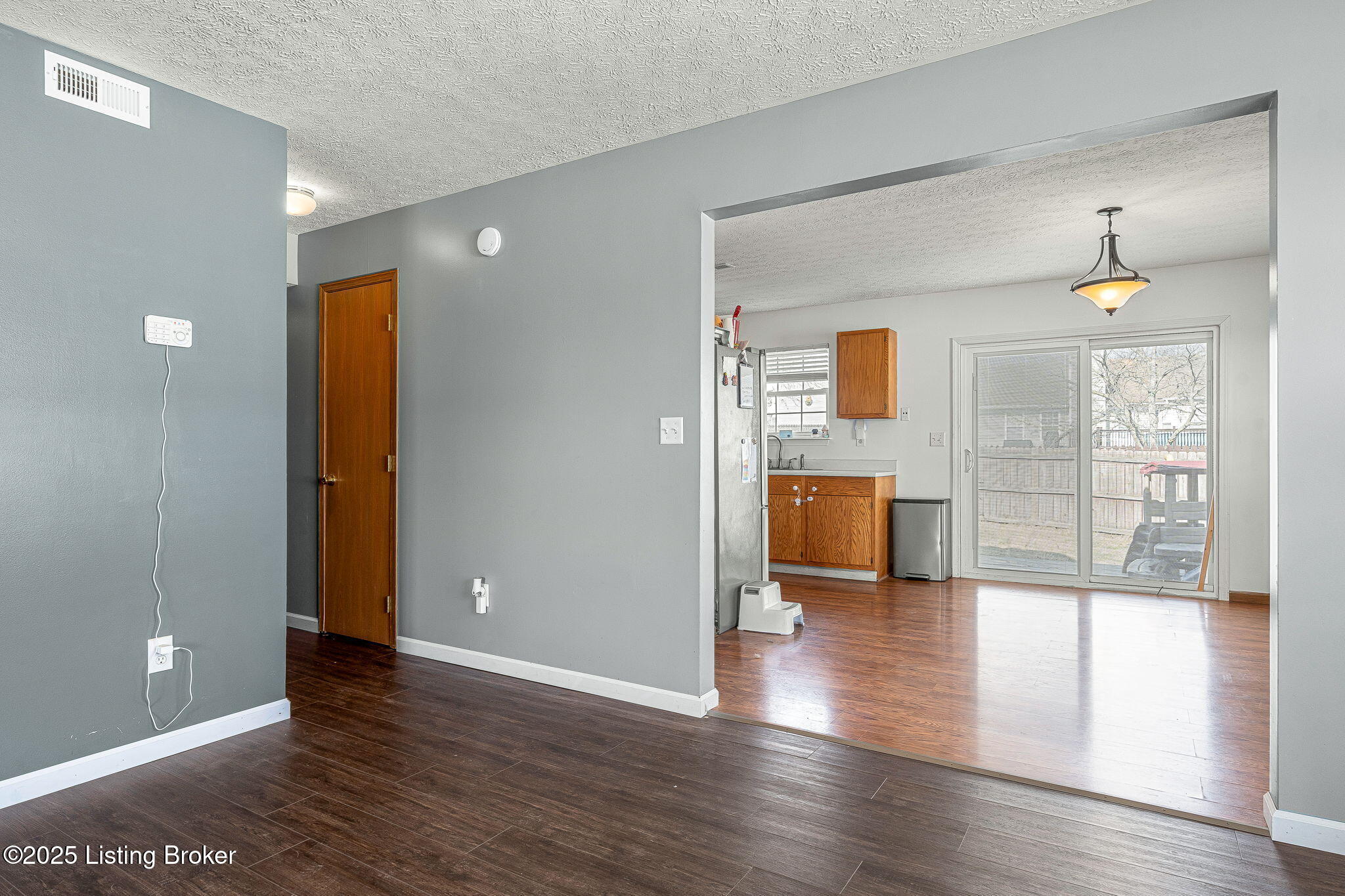 1213 Cedar Springs Pkwy Property Photo 6