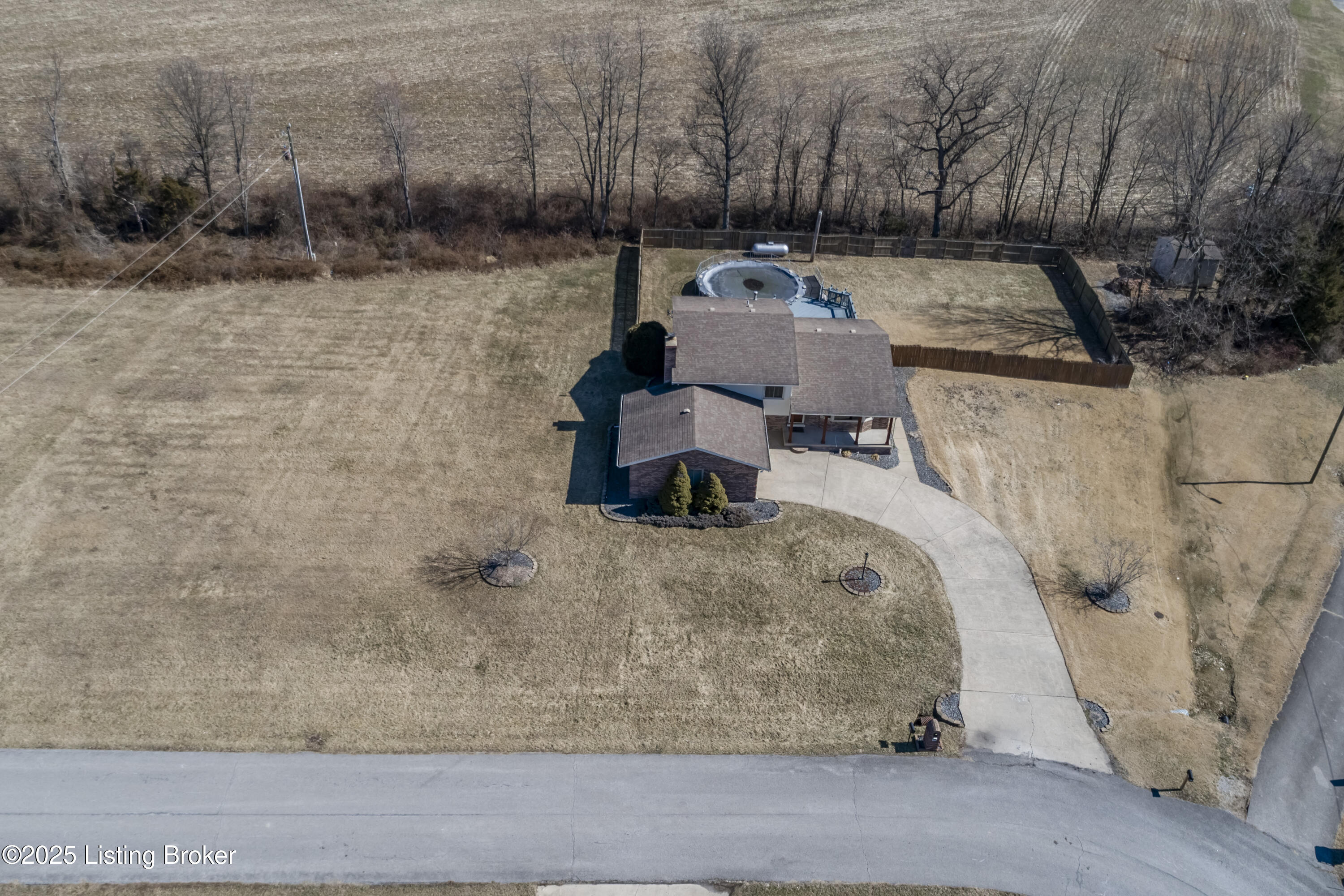 292 Hillwood Dr Property Photo 3