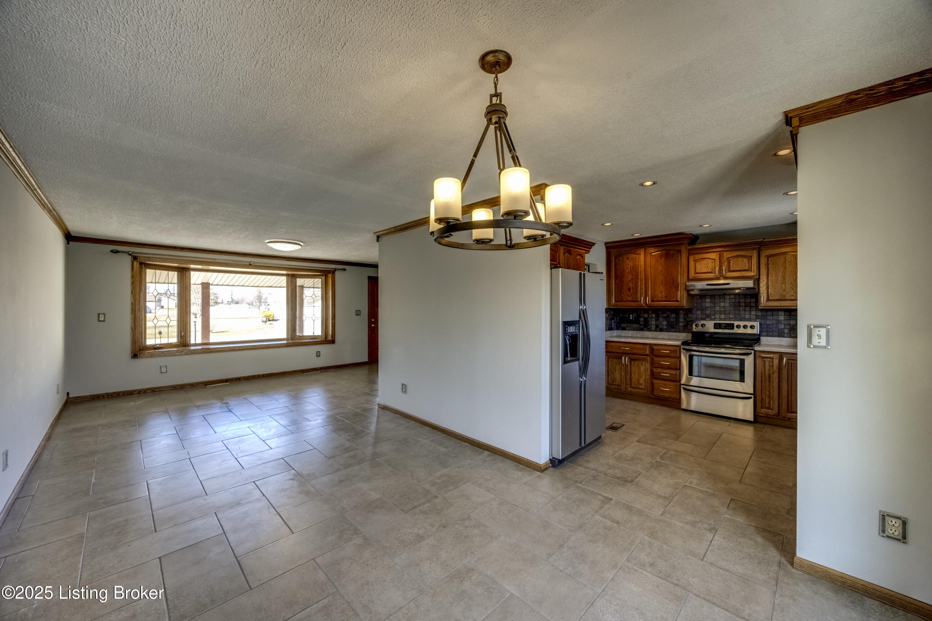 292 Hillwood Dr Property Photo 6