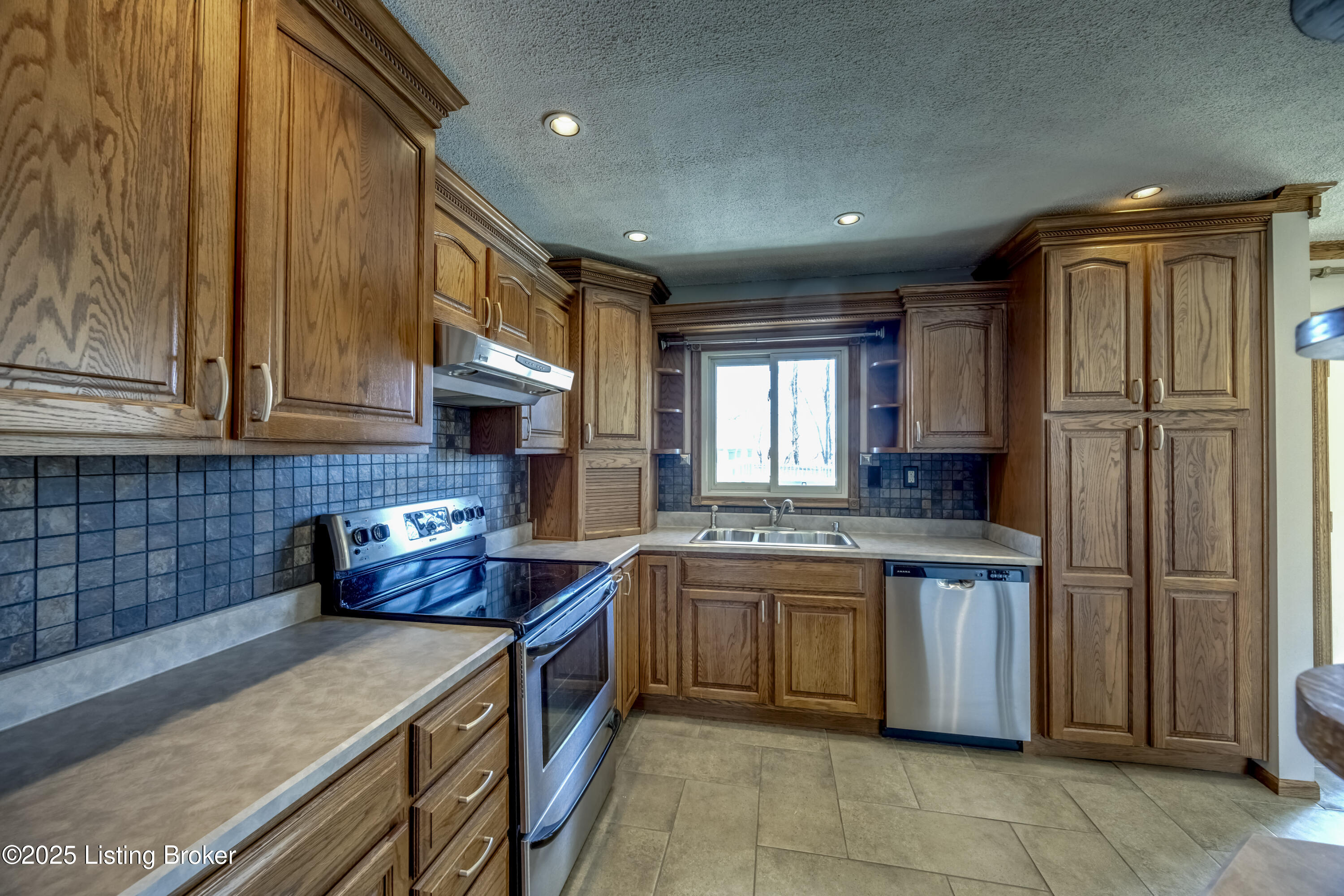 292 Hillwood Dr Property Photo 10