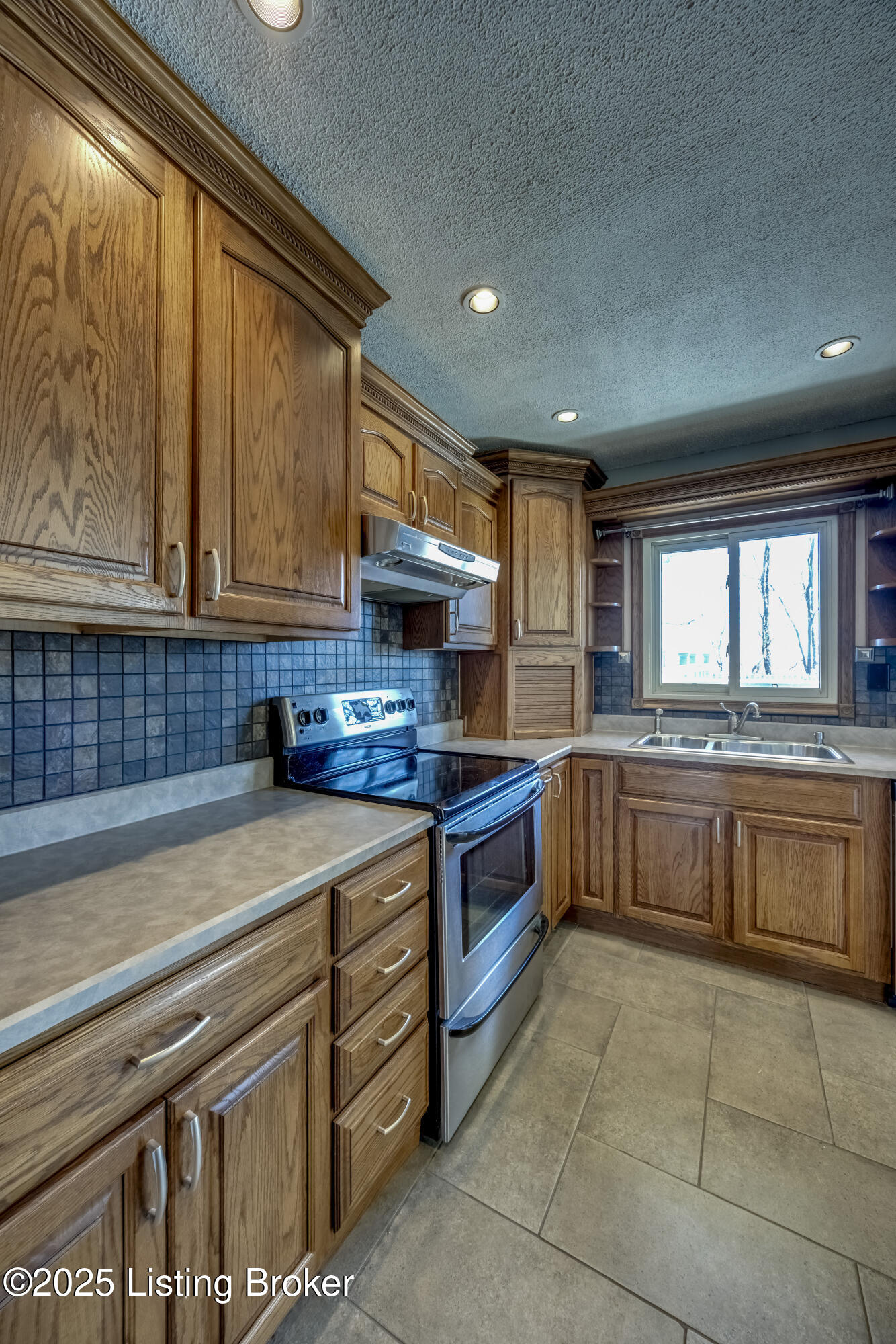 292 Hillwood Dr Property Photo 14