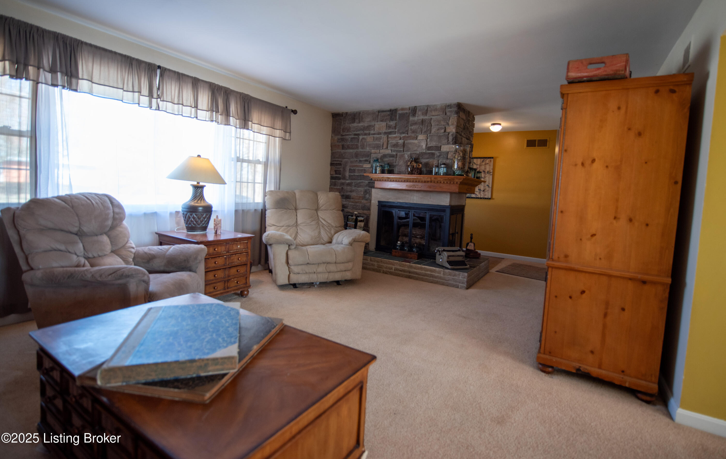 29 Walnut Hall Dr Property Photo 4