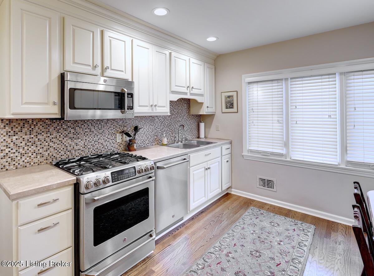 3829 Washington Square, 2 Property Photo 14