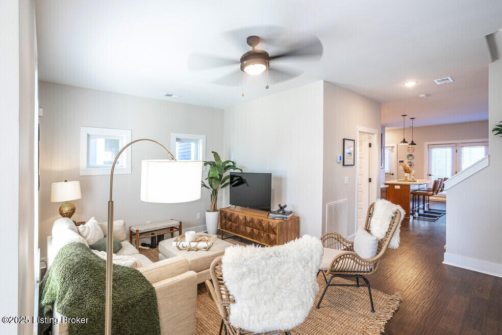 717 Lynn Property Photo 4