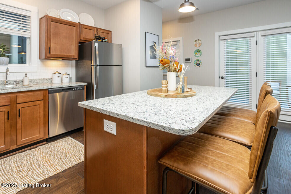 717 Lynn Property Photo 10